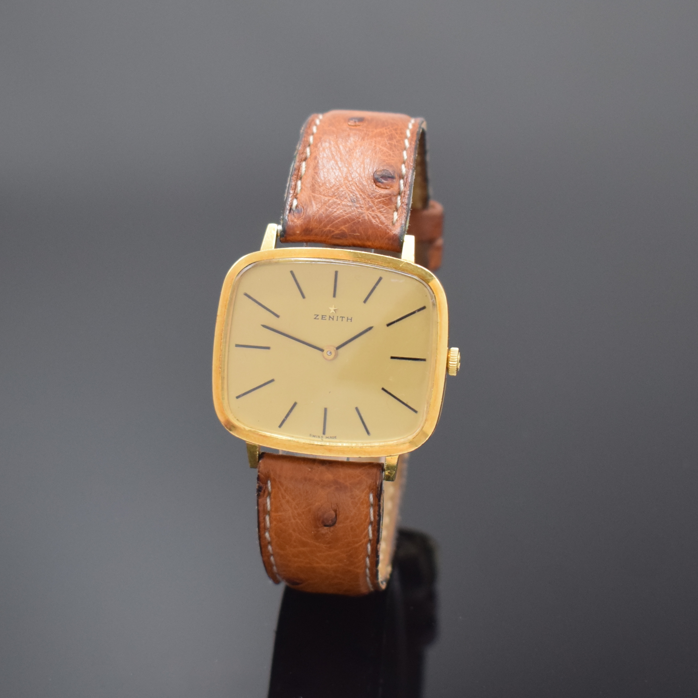 ZENITH Armbanduhr in GG 750/000, Schweiz um 1975, Handaufzug, Boden aufgedr., champagnerfarb. Zifferbl. dell., aufgel. Std.-Ind., geschw. Zeiger, ...