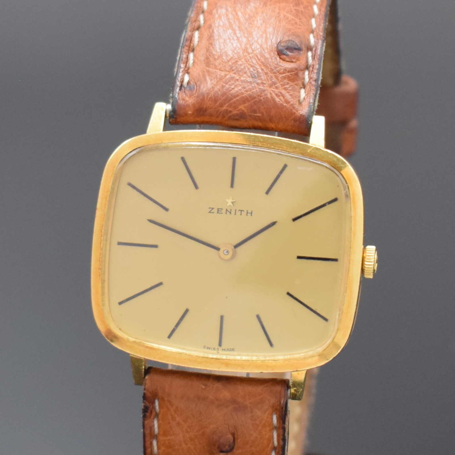 Detail a: ZENITH Armbanduhr in GG 750/000, Schweiz um 1975, Handaufzug, Boden aufgedr., champagnerfarb. Zifferbl. dell., aufgel. Std.-Ind., geschw. Zeiger, ...