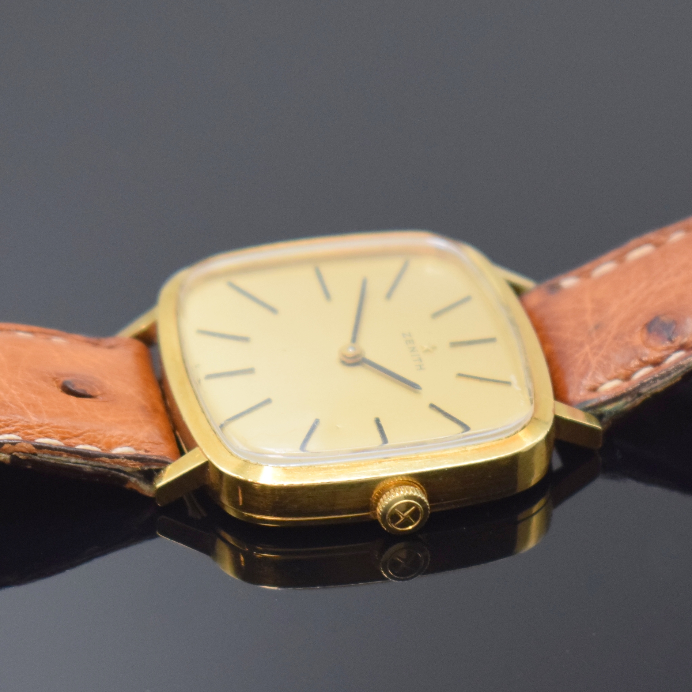 Detail b: ZENITH Armbanduhr in GG 750/000, Schweiz um 1975, Handaufzug, Boden aufgedr., champagnerfarb. Zifferbl. dell., aufgel. Std.-Ind., geschw. Zeiger, ...