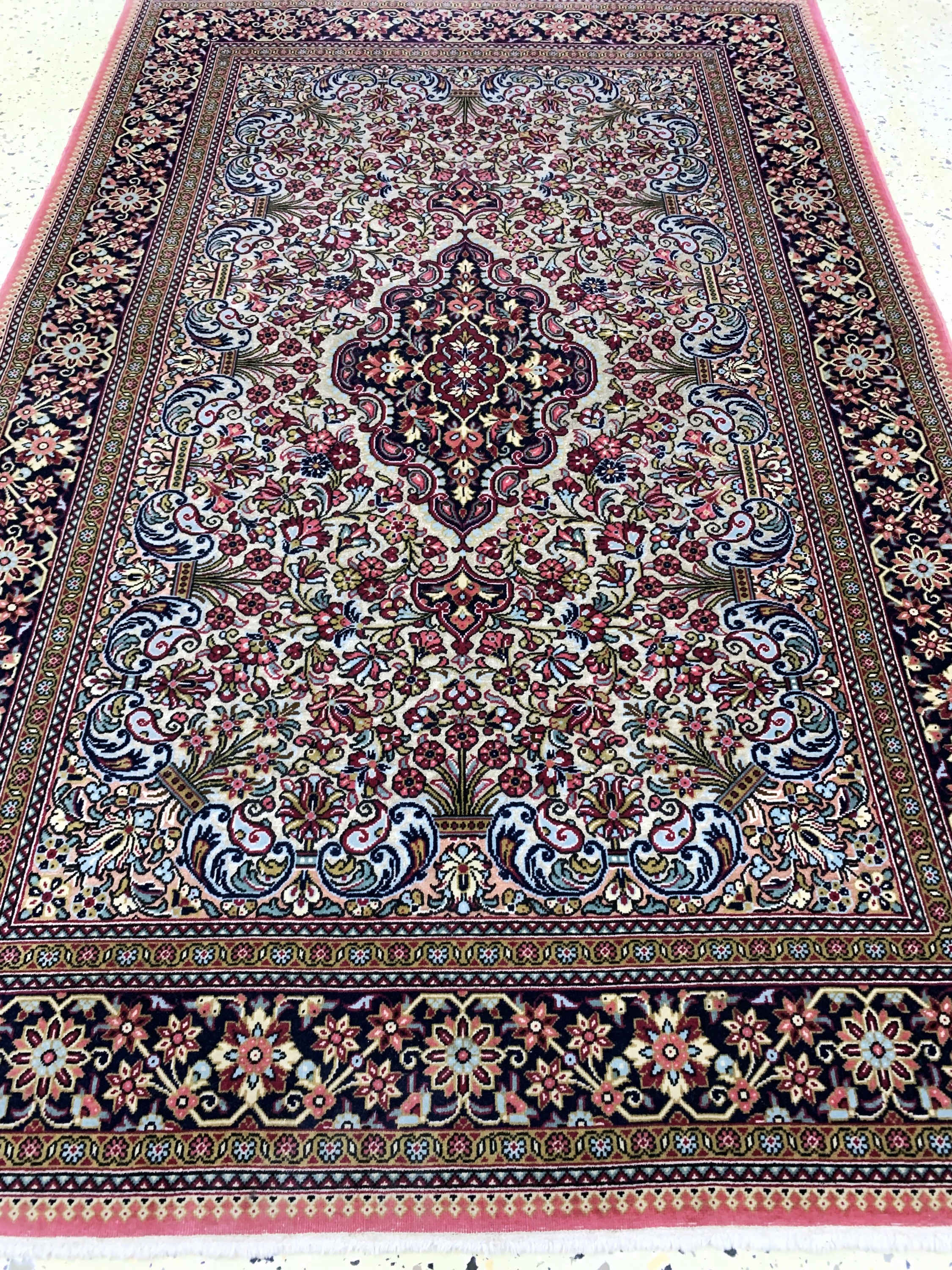Detail d: Ghom Kork fein"Seidengrund", Persien, Mitte20.Jhd, Korkwolle mit Seide, ca. 167 x 108 cm,EHZ: 2