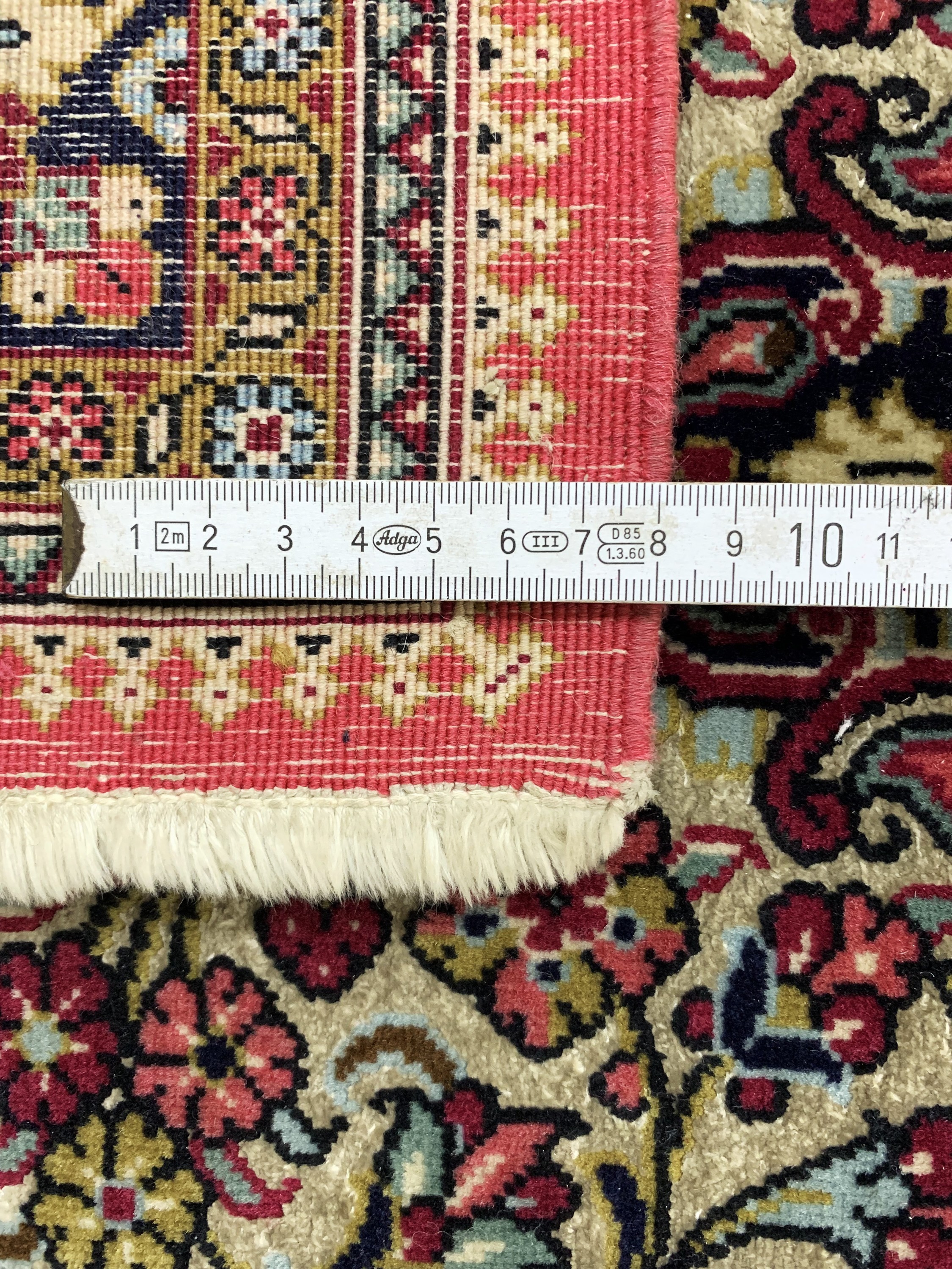 Detail e: Ghom Kork fein"Seidengrund", Persien, Mitte20.Jhd, Korkwolle mit Seide, ca. 167 x 108 cm,EHZ: 2