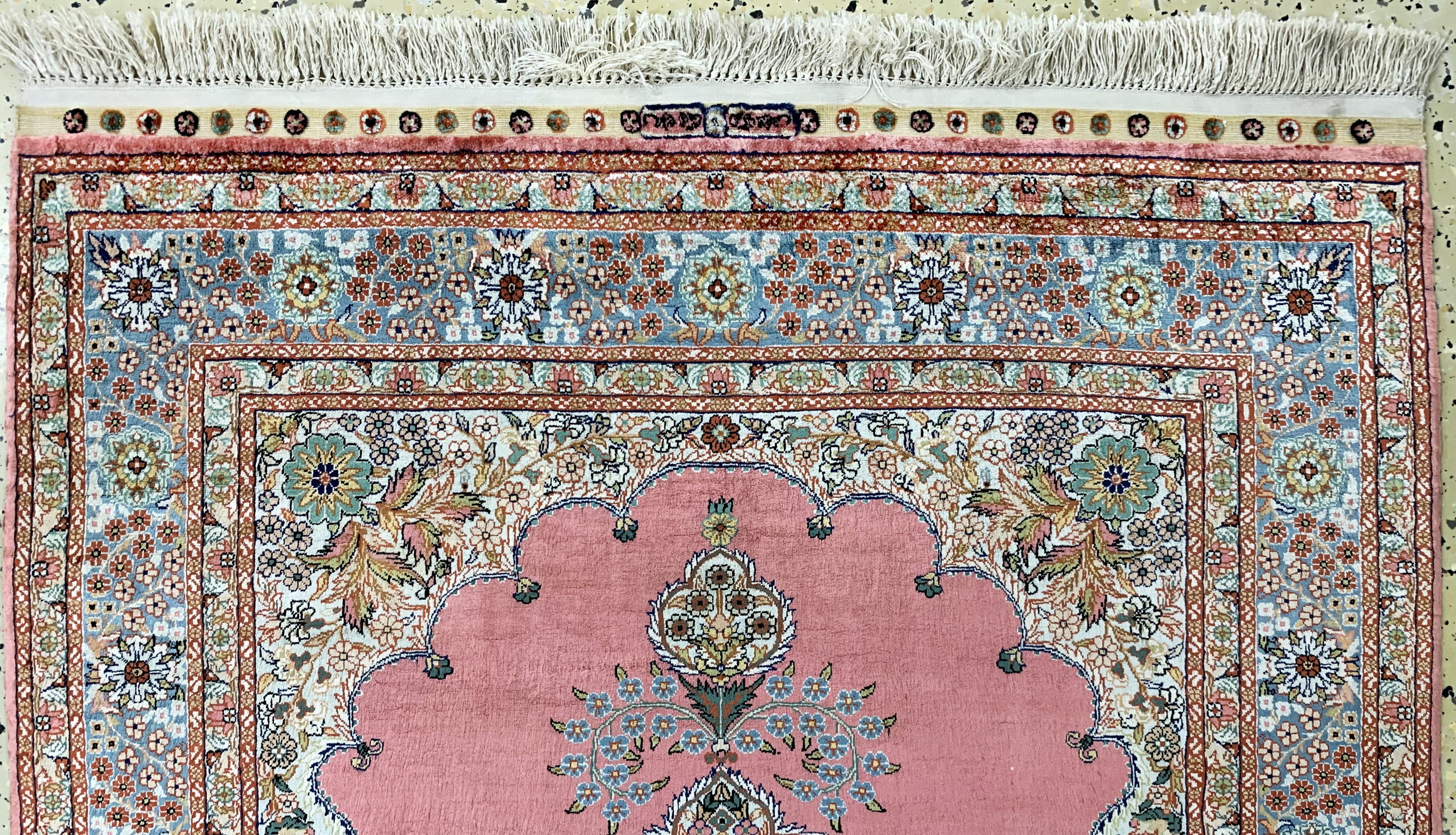 Detail a: Hereke Seide fein, China, Mitte 20.Jhd, reine Naturseide, ca. 122 x 90 cm, gereinigt, EHZ: 2