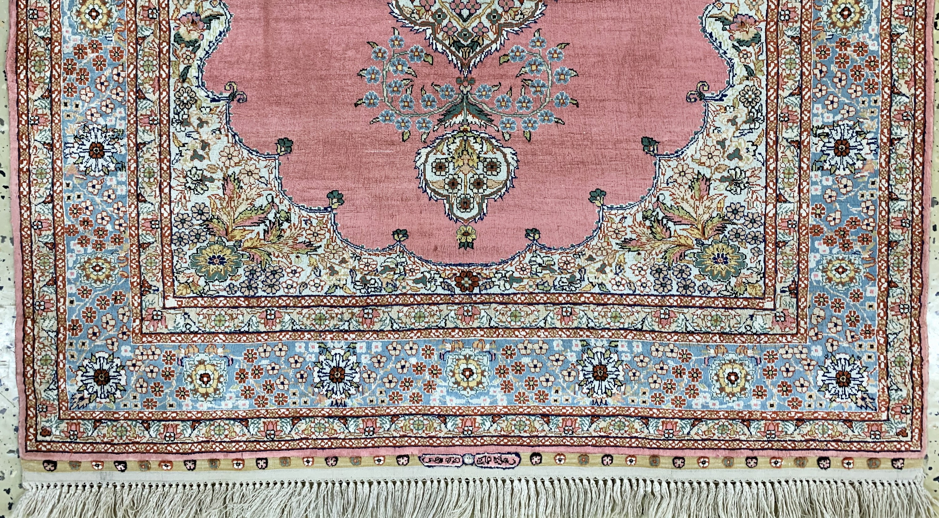 Detail c: Hereke Seide fein, China, Mitte 20.Jhd, reine Naturseide, ca. 122 x 90 cm, gereinigt, EHZ: 2