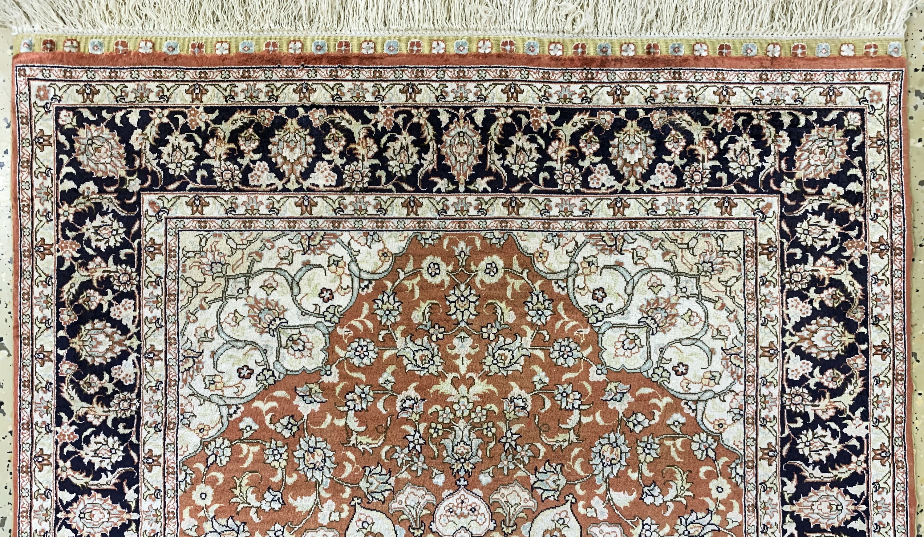 Detail a: Hereke Seide fein, China, Ende 20.Jhd, reine Naturseide, ca. 122 x 79 cm, gereinigt, EHZ: 2