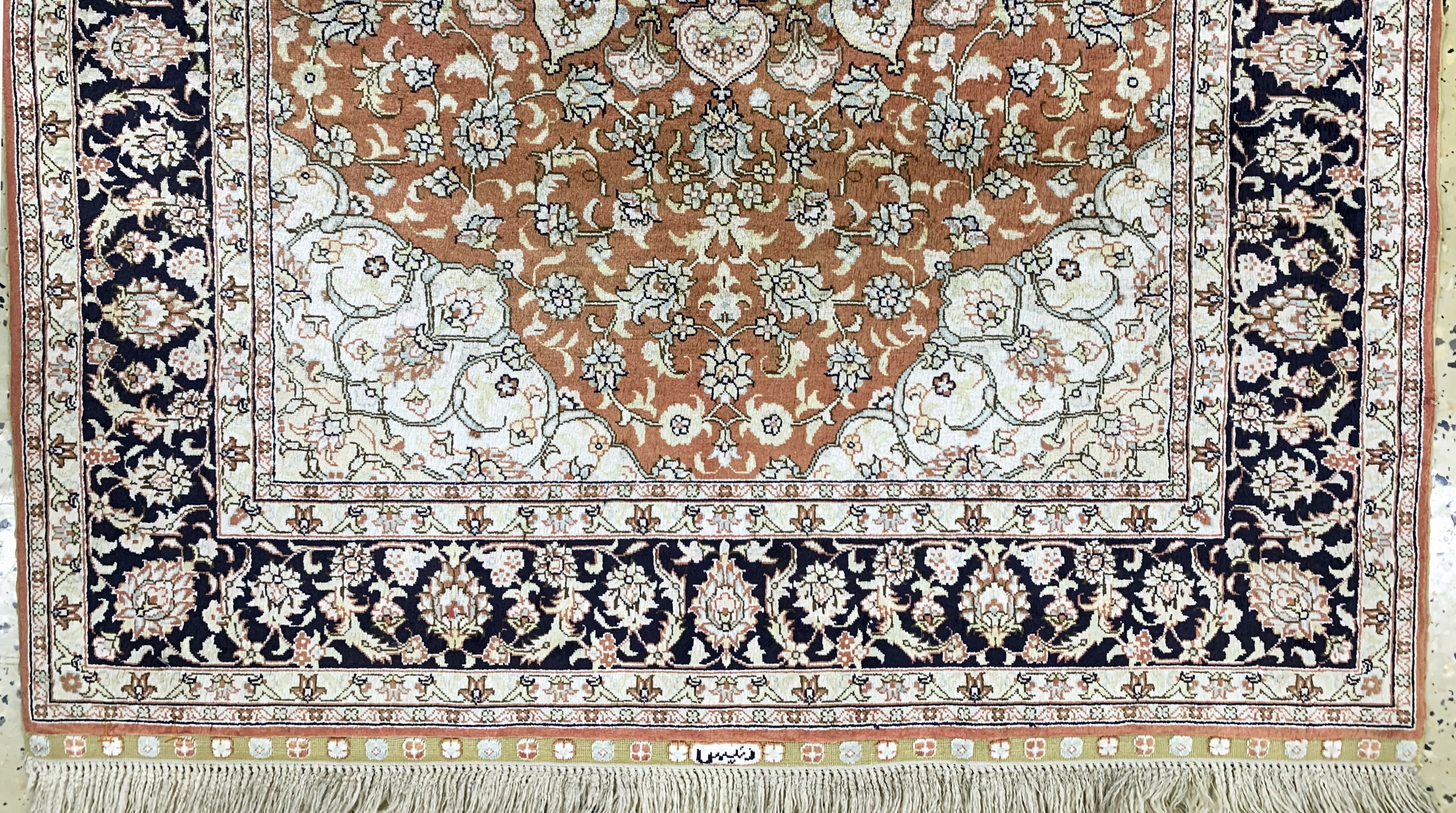 Detail c: Hereke Seide fein, China, Ende 20.Jhd, reine Naturseide, ca. 122 x 79 cm, gereinigt, EHZ: 2