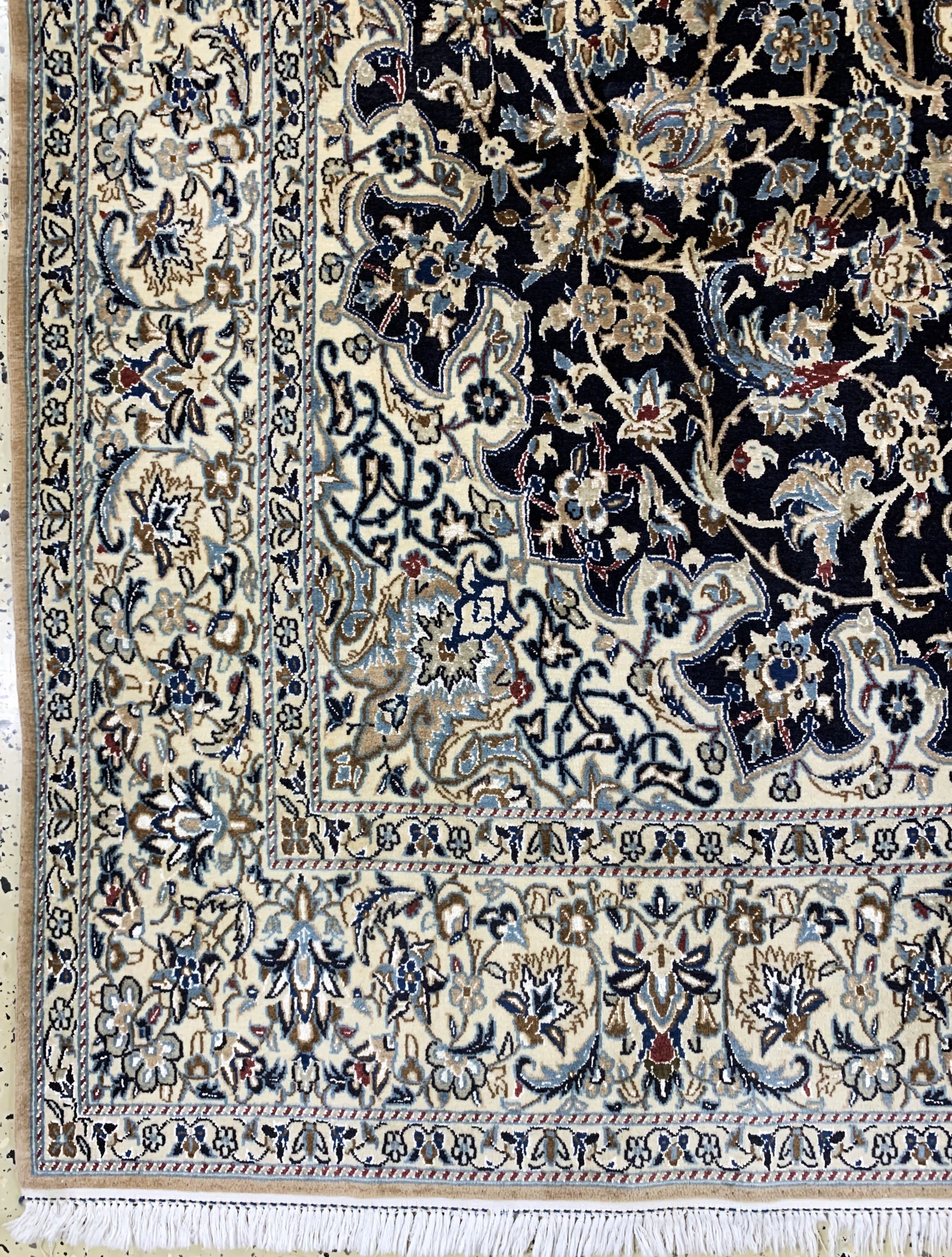 Detail b: Nain fein(9 La), Persien, Mitte 20.Jhd, Korkwolle mit Seide, ca. 300 x 174 cm, gereinigt, EHZ: 2(Abrasch)