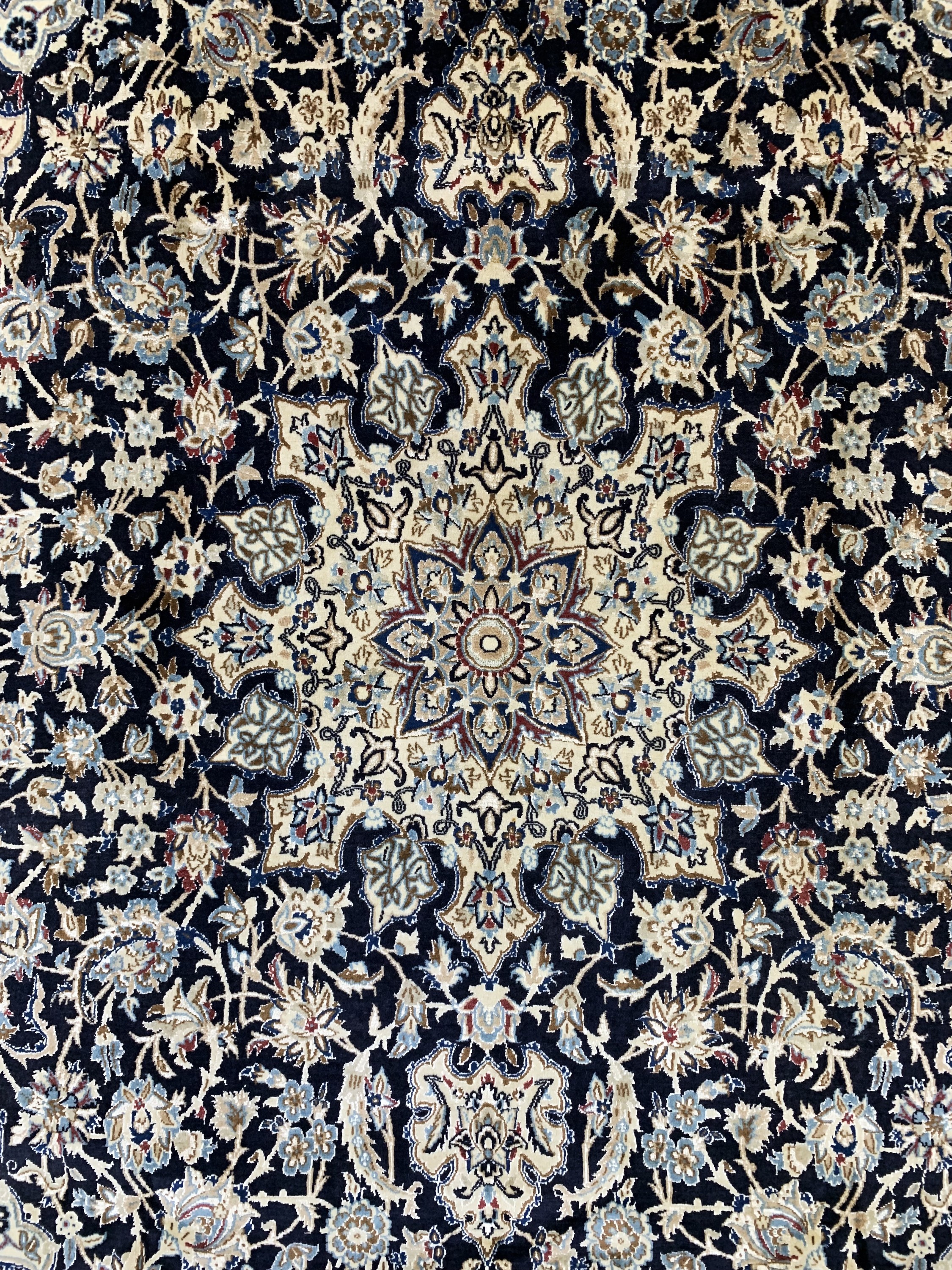 Detail c: Nain fein(9 La), Persien, Mitte 20.Jhd, Korkwolle mit Seide, ca. 300 x 174 cm, gereinigt, EHZ: 2(Abrasch)