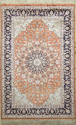 Image Hereke Seide fein, China, Ende 20.Jhd, reine Naturseide, ca. 122 x 79 cm, gereinigt, ...