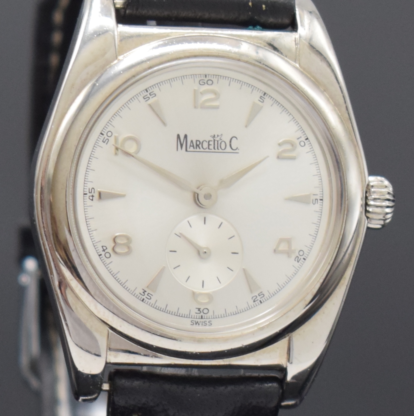 Detail e: Set 2 MARCELLO C Herrenarmbanduhren, beide Handaufzug und beidseitig vergl., Schweiz um 1995, 1 x Edelstahl, sog. Doctors-Watch m. aus der Mitte gez. ...
