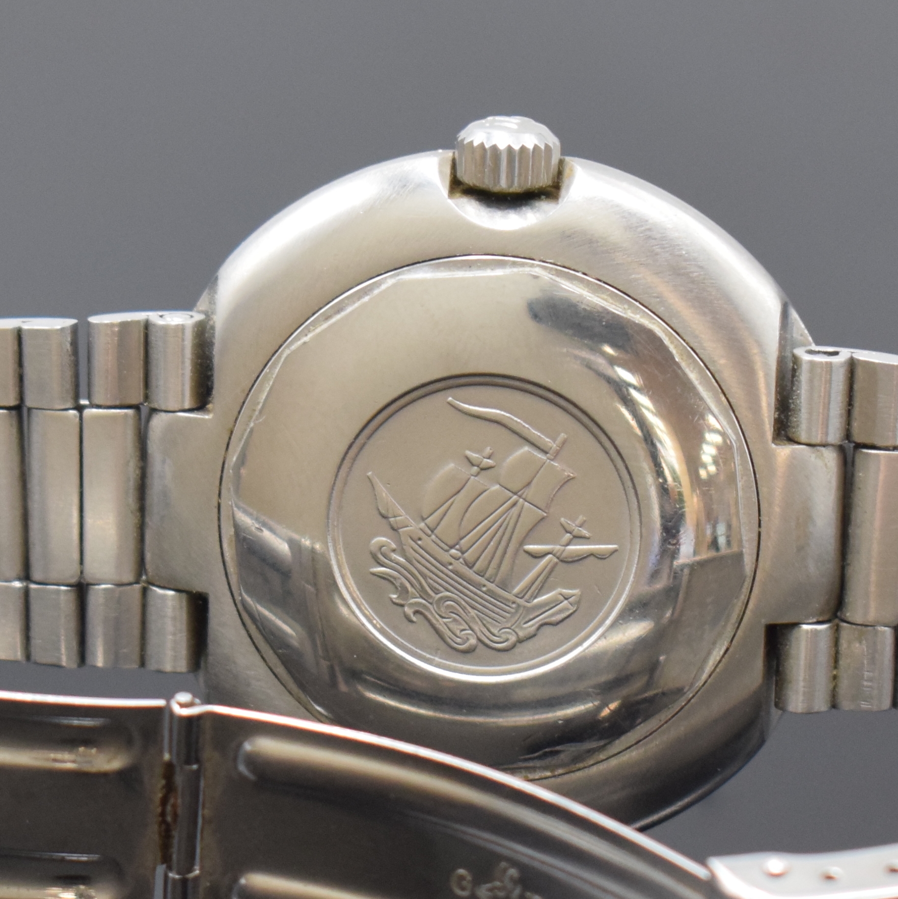 Detail f: TISSOT seltene, übergroße Herrenarmbanduhr T 12 Referenz 46643 an original Gay Freres Gliederband, Automatik, Schweiz um 1971, Boden verschr., ...