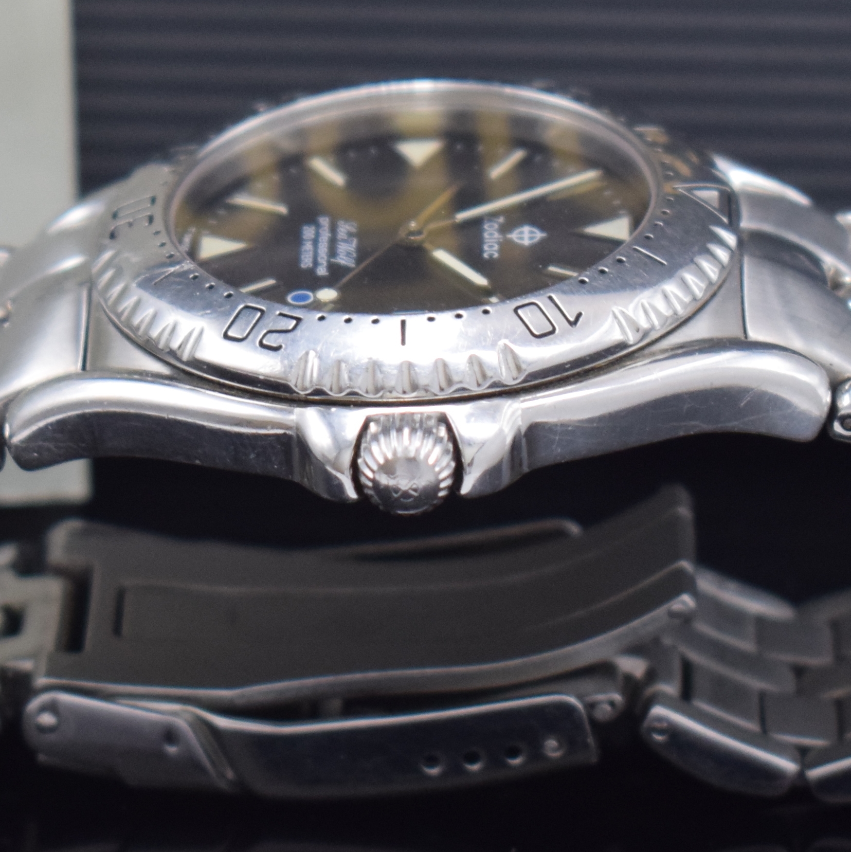Detail e: ZODIAC Herrenarmbanduhr Sea Wolf Referenz 506.50.40, quarz, Schweiz 1990er Jahre, Edelstahlgeh. inkl. Gliederband m. Faltschl. und ...