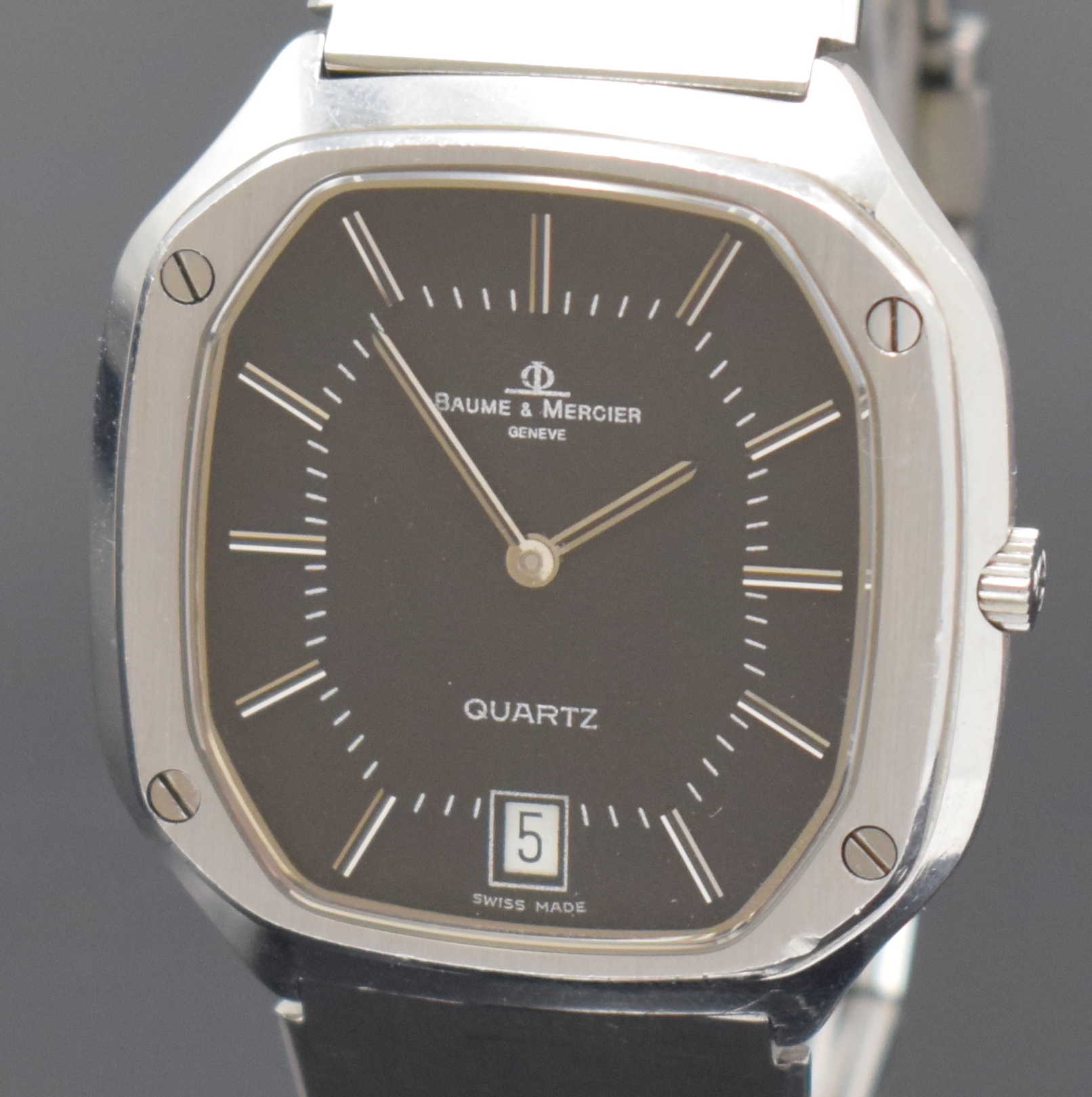 Detail a: BAUME & MERCIER Armbanduhr Referenz 4100, quarz, Schweiz um 1985, Edelstahlgeh. inkl. Gliederband m. Faltschl., Boden aufgedr., schwarzes Zifferbl., ...