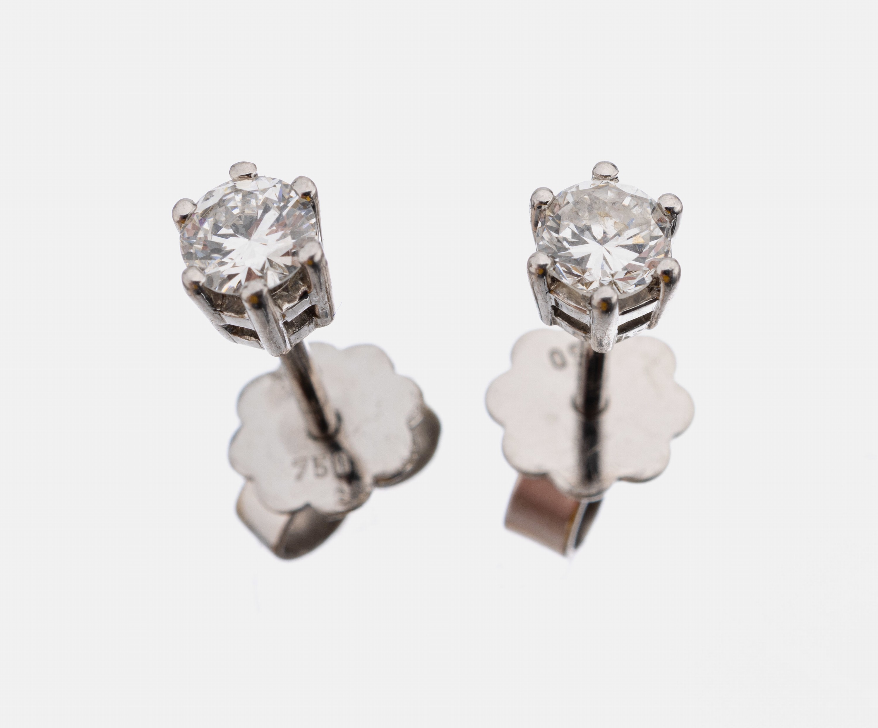 Paar 18 kt Gold Brillant-Ohrstecker, WG 750/000, 2 Brillanten zus. ca. 0.40 ct Weiß/vs-si