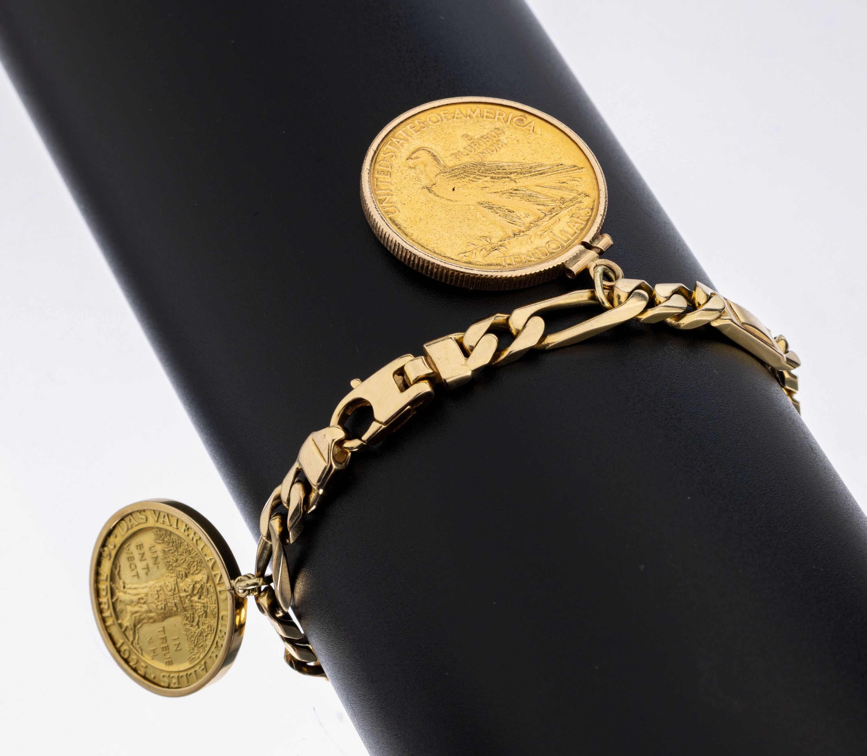 14 kt Gold Münz-Armband, GG 585/000, 1 Abhängung 10 Dollar 1907, Indian Head, 1 Abhängung Gedenkmedaille Reichspräsident von Hindenburg ...