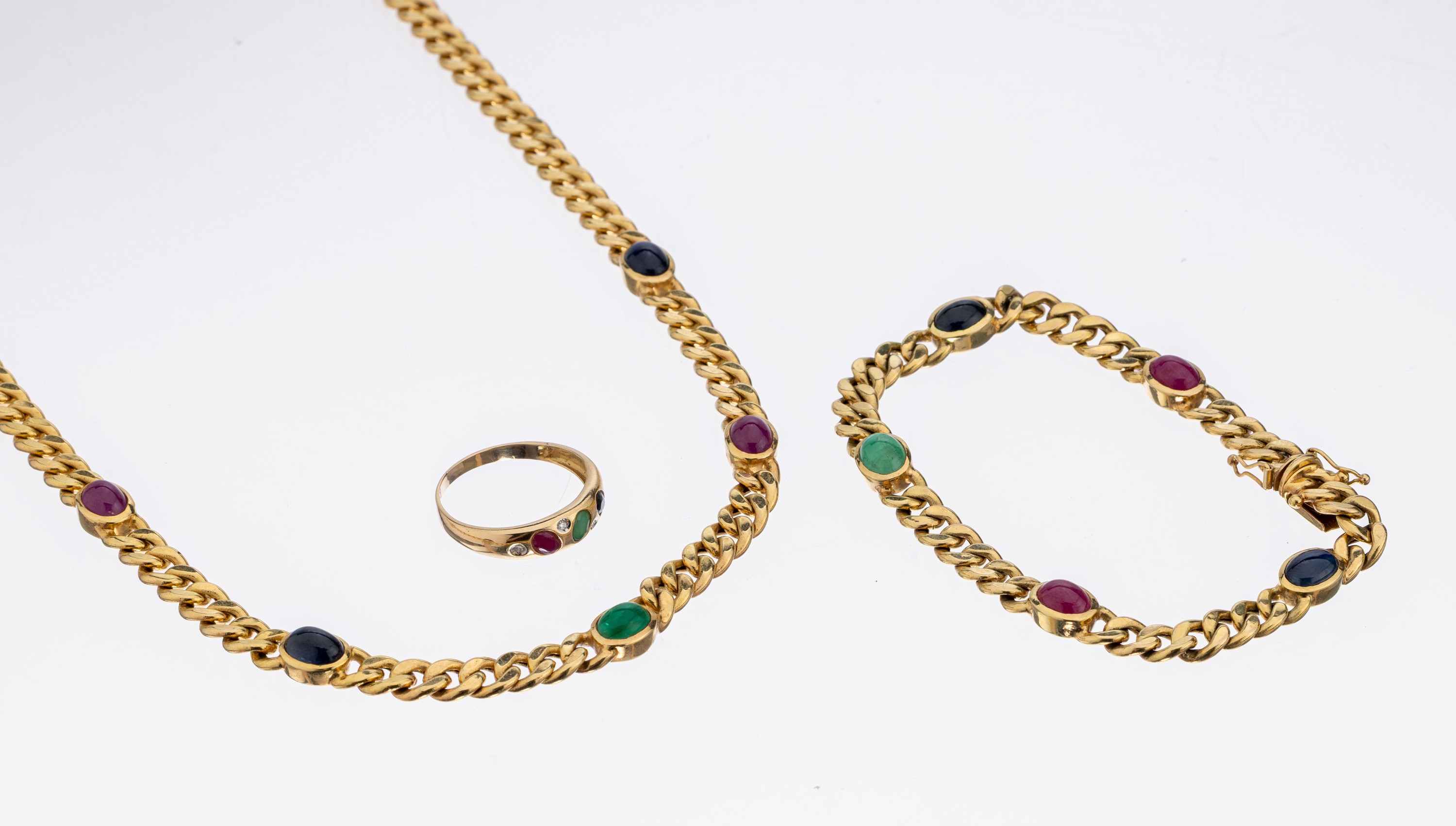 14 kt Gold Farbstein-Schmuckset, GG 585/000, best. aus: Ring, Armband, Collier, Armband und Collier: Flachpanzer, Rubin-, Saphir-, ...