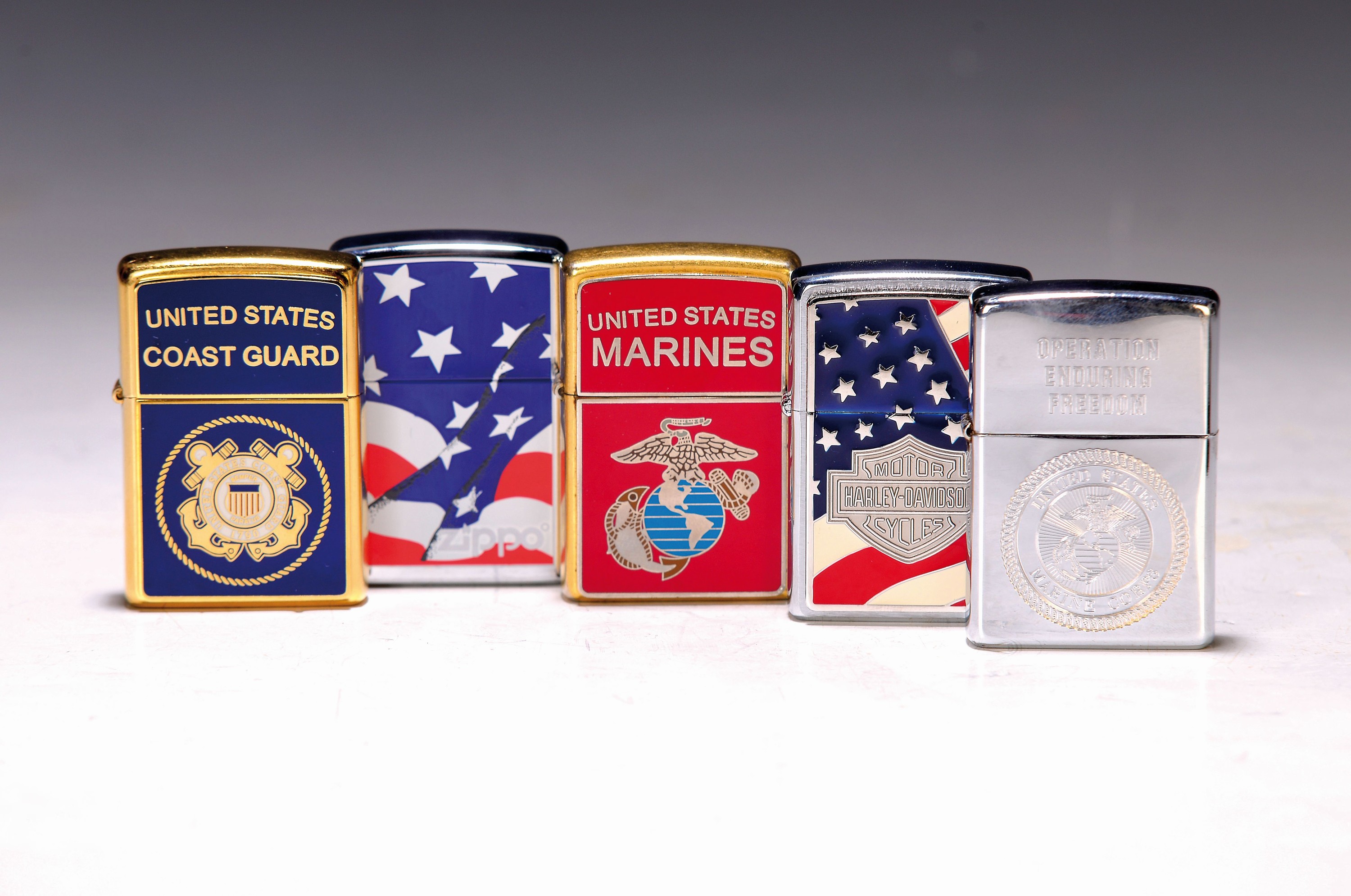 Konvolut fünf Zippo-Feuerzeuge, USA, Ende 20. Jh., "United States Coast Guard", "United States Marine Corps-Operation Enduring ...