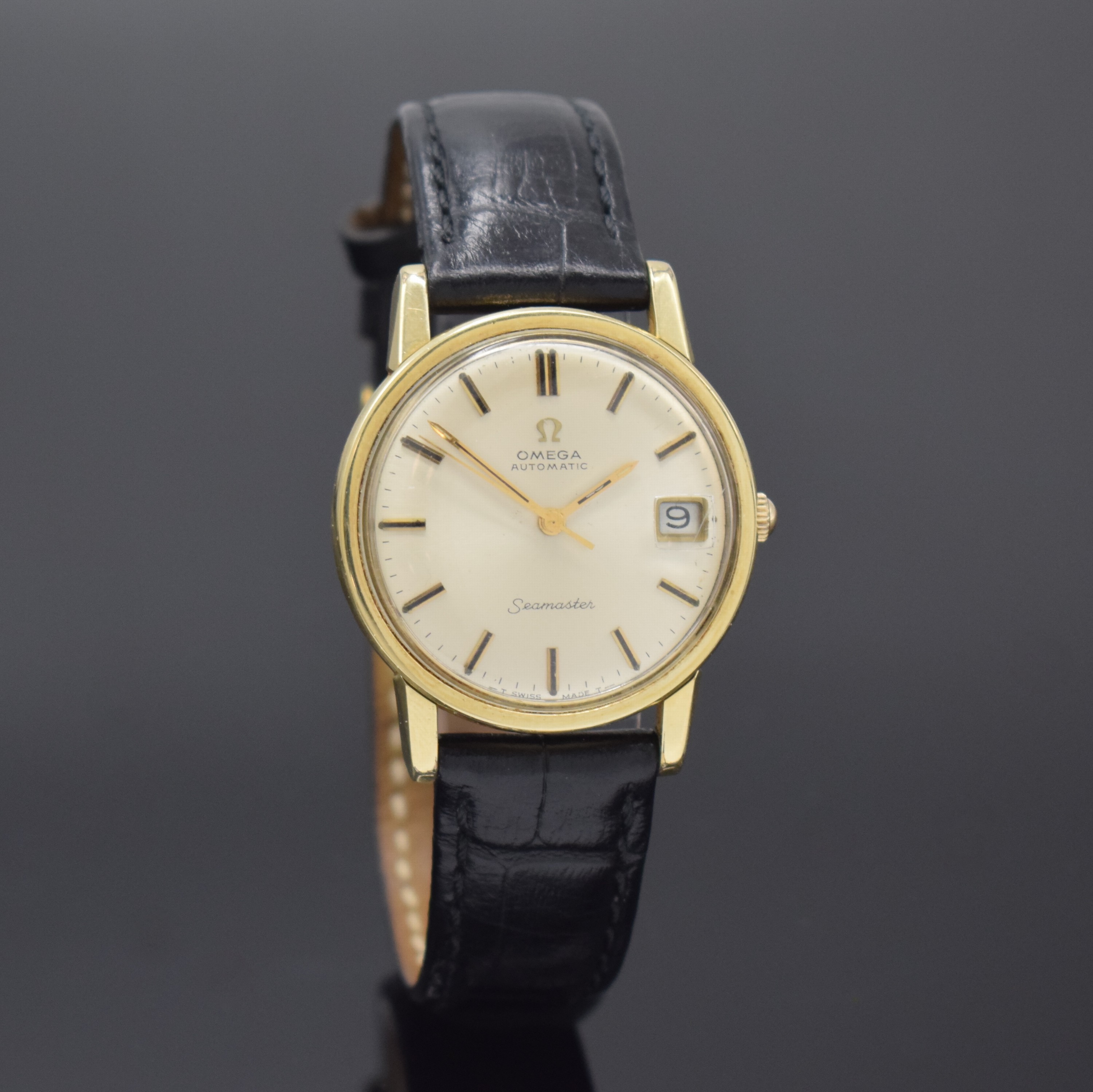 Detail b: OMEGA Seamaster Herrenarmbanduhr in Stahl mit Goldhaube Referenz 166.003, Automatik, Schweiz um 1967, verschr. Boden m. Seepferdchendarst., ...