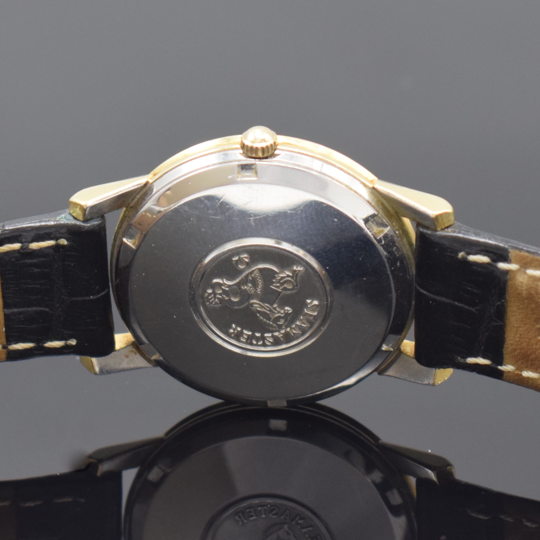 Detail e: OMEGA Seamaster Herrenarmbanduhr in Stahl mit Goldhaube Referenz 166.003, Automatik, Schweiz um 1967, verschr. Boden m. Seepferdchendarst., ...