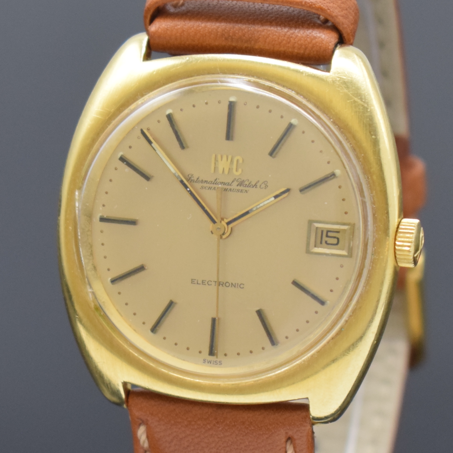Detail a: IWC Herrenarmbanduhr Modell Electronic in GG 750/000, Schweiz um 1971, Stimmgabelschwinger, massives Geh., Boden aufgedr., gold. Zifferbl. m. aufgel. ...