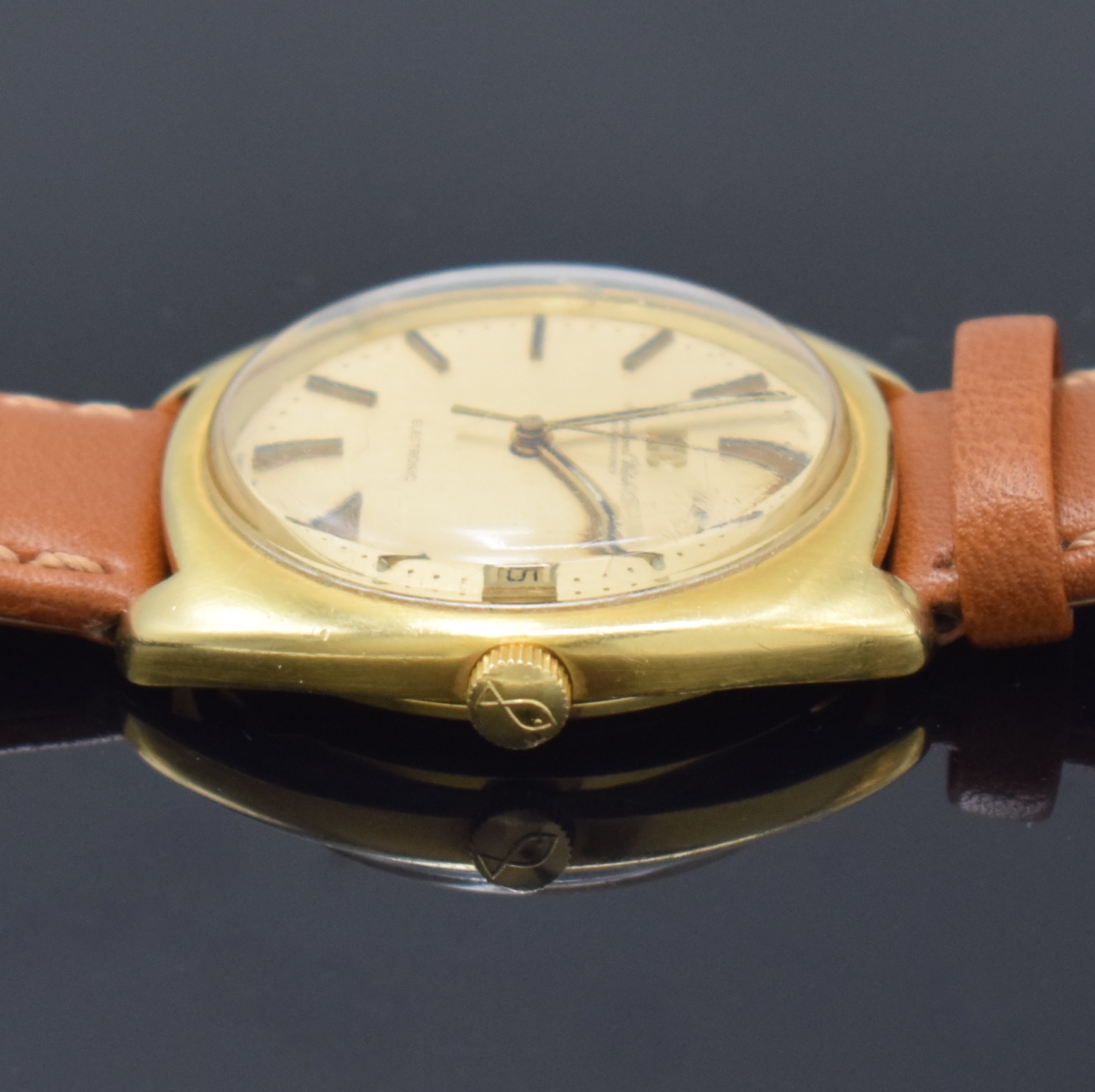 Detail e: IWC Herrenarmbanduhr Modell Electronic in GG 750/000, Schweiz um 1971, Stimmgabelschwinger, massives Geh., Boden aufgedr., gold. Zifferbl. m. aufgel. ...