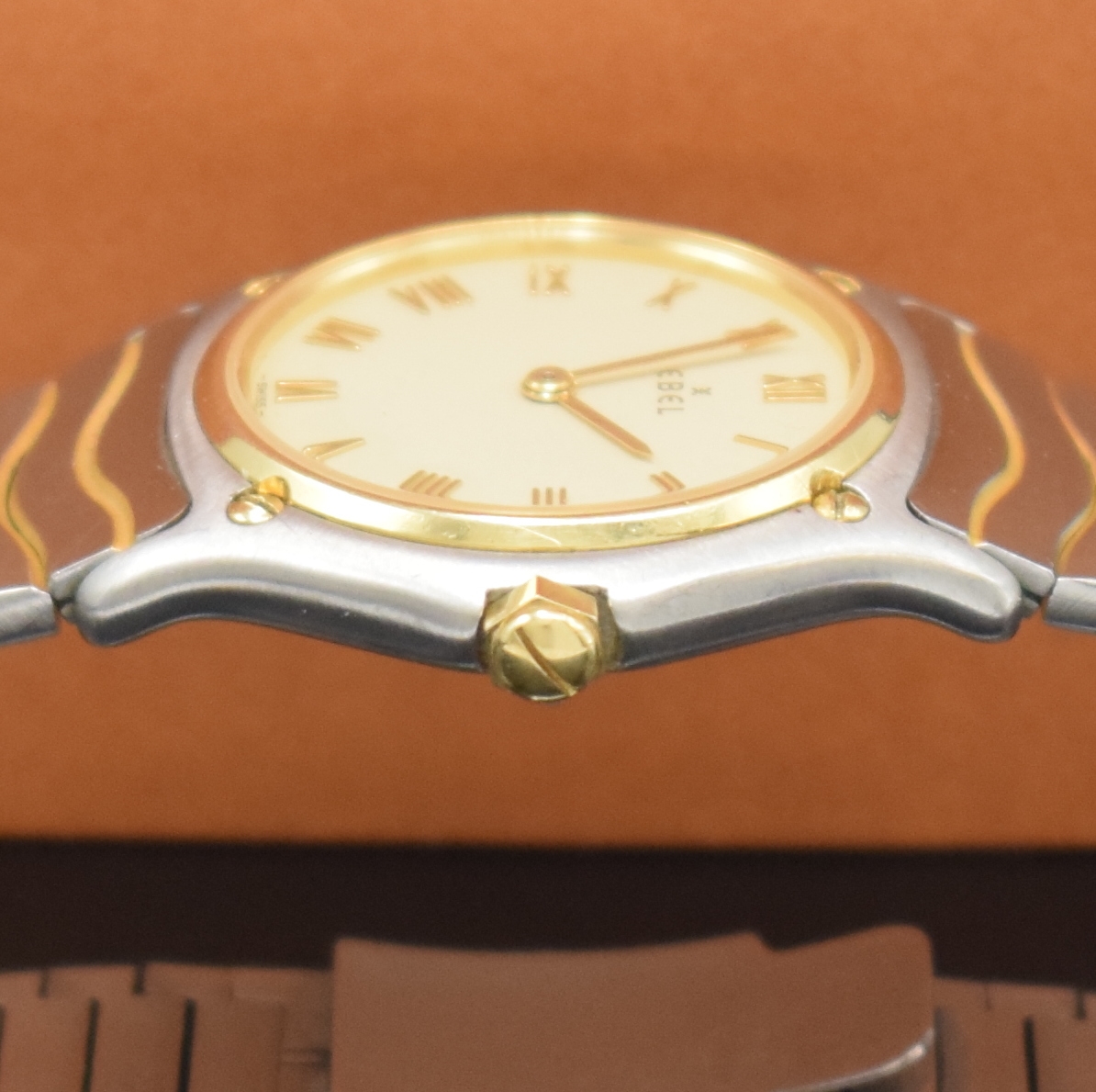 Detail e: EBEL Classic Wave Damenarmbanduhr Referenz 181908, Schweiz verk. lt. beil. Garantiekarte 10/1990, quarz, Edelstahl/Gold komb. inkl. Wellengliederband ...