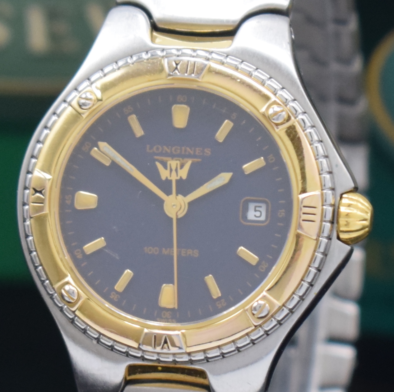 Detail a: LONGINES sportliche Damenarmbanduhr Referenz L3.112.3, quarz, z. T. verg. Edelstahlgeh. inkl. Gliederband m. dopp. Faltschl., Boden verschr., ...