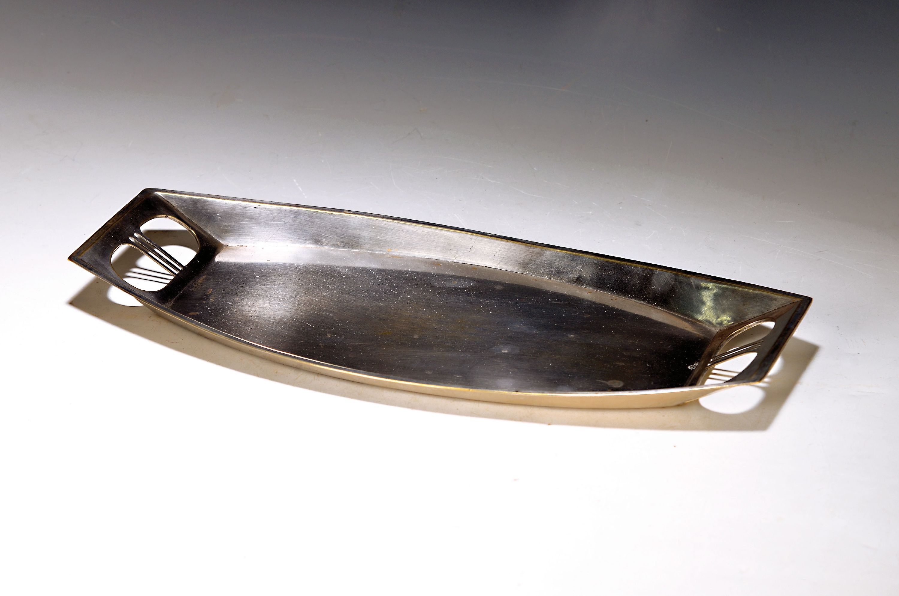 Schale, Argentor Wien, um 1910, Metall versilbert, ca. 3x40x18cm