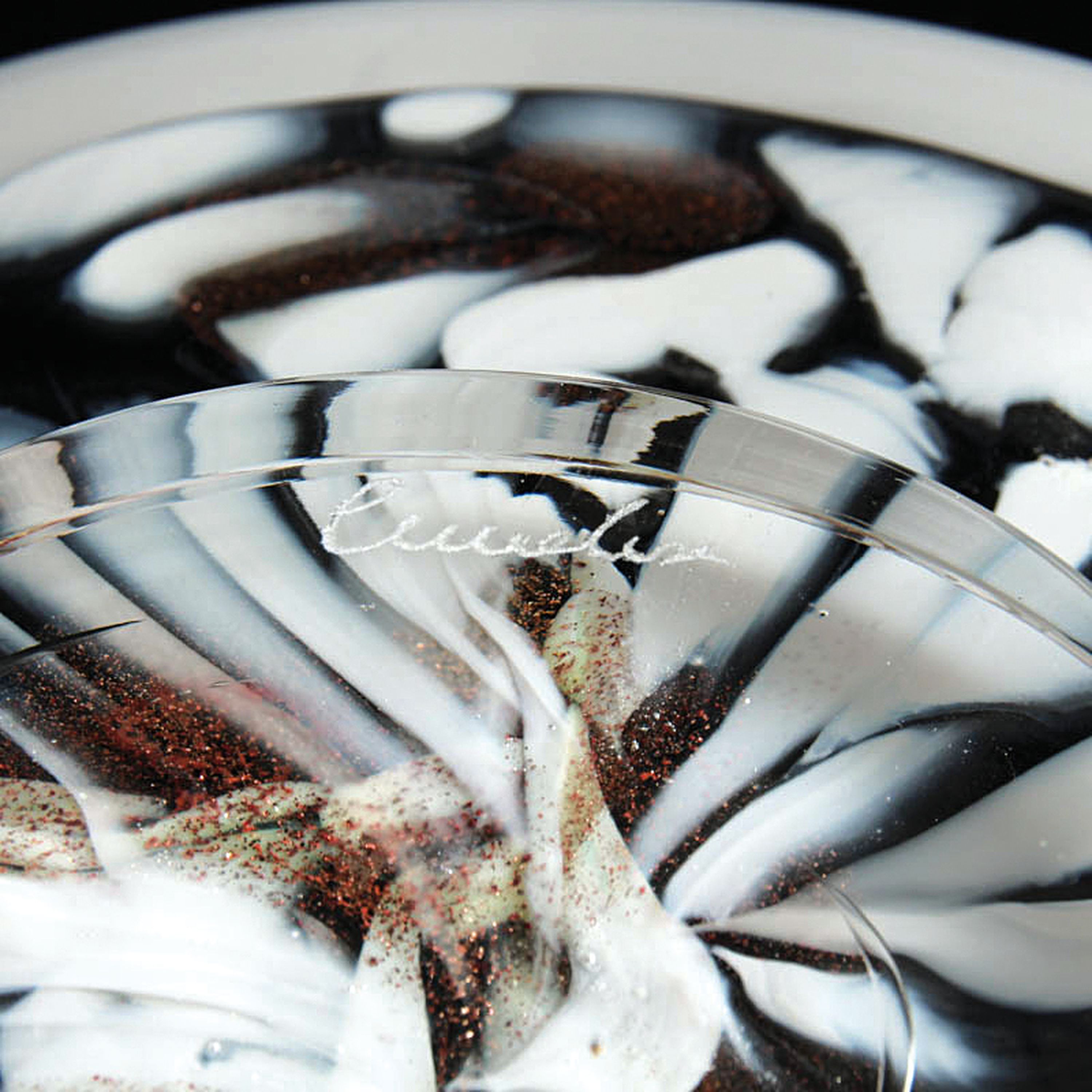 Detail j: Zwei Glaszierplatten und eine Schüssel, Cenedese, Murano, farbloses Glas, farbige Einschmelzungen, A macchie, D. 30 / 32 / 25 cm