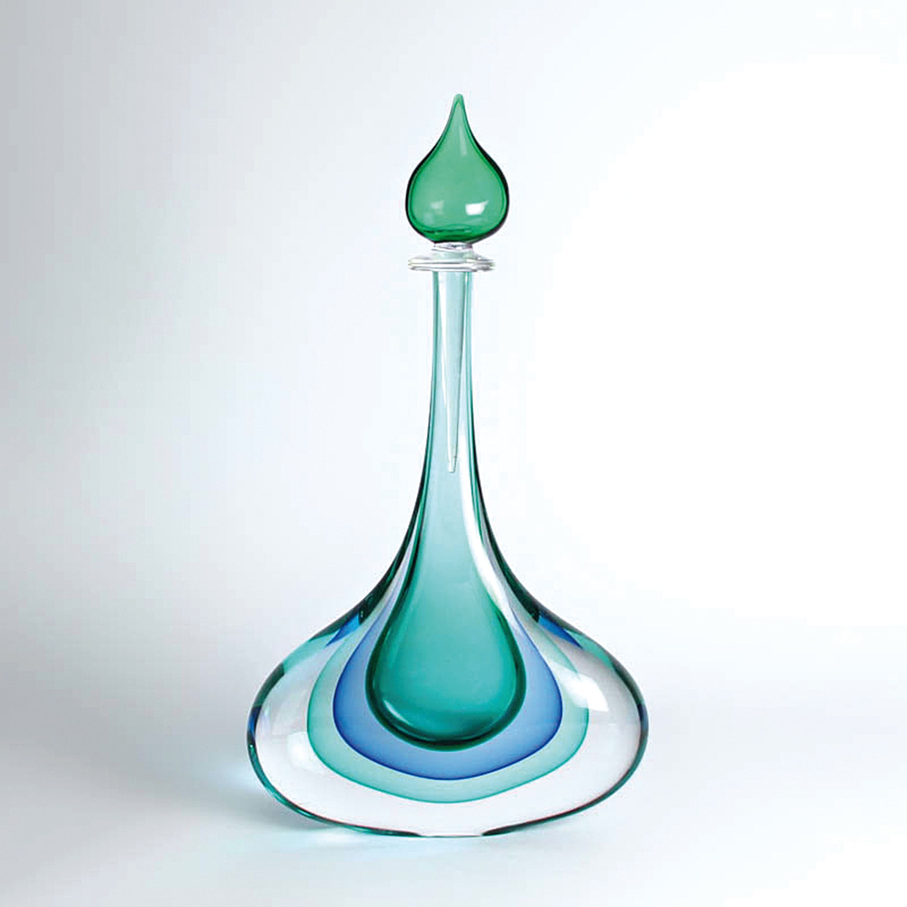Sommerso-Vase, Luigi Onesto, Murano, farbloses Glas mit grünem und türkisfarbenem Innenüberfang, mit Stopfen, H. 37 cm, am Hals min. best.