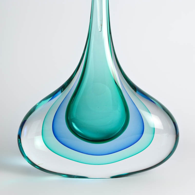 Detail a: Sommerso-Vase, Luigi Onesto, Murano, farbloses Glas mit grünem und türkisfarbenem Innenüberfang, mit Stopfen, H. 37 cm, am Hals min. best.