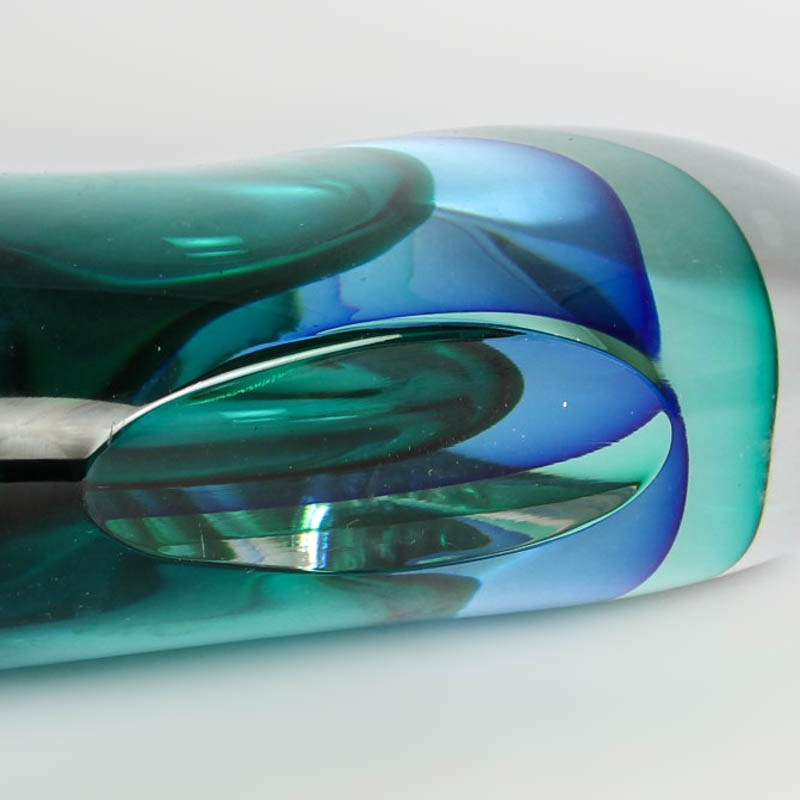 Detail f: Sommerso-Vase, Luigi Onesto, Murano, farbloses Glas mit grünem und türkisfarbenem Innenüberfang, mit Stopfen, H. 37 cm, am Hals min. best.