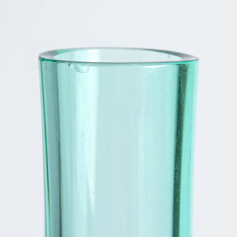 Detail g: Sommerso-Vase, Luigi Onesto, Murano, farbloses Glas mit grünem und türkisfarbenem Innenüberfang, mit Stopfen, H. 37 cm, am Hals min. best.