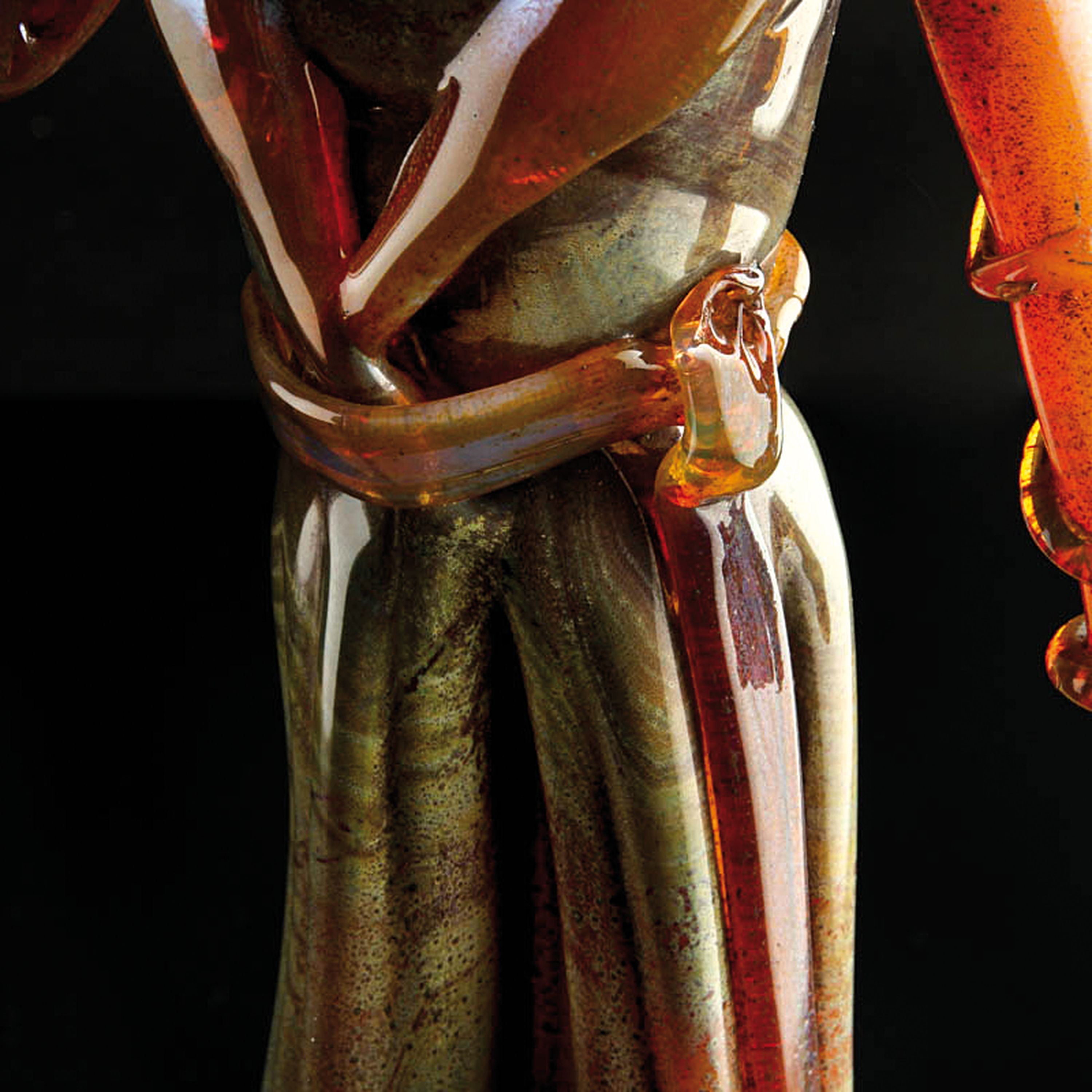 Detail e: Zwei Glasskulpturen Chinesen, Ermanno Nason für Cenedese, Murano, honigfarbenes Opalinglas, asiatisches Pärchen, H. 34 cm, männliche Figur mit ...