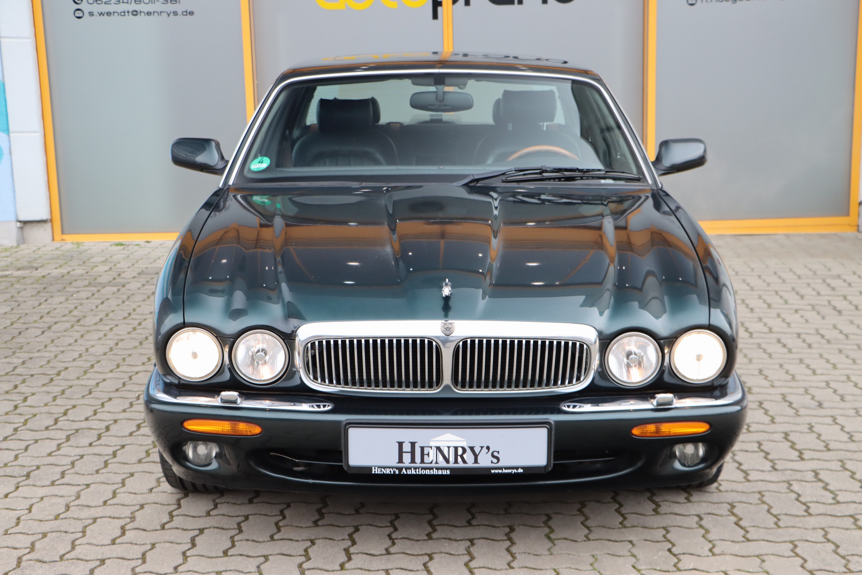 Detail c: Jaguar XJ 4.0 V8, EZ 09/1997, Fahrgestellnummer: SAJJHALD4CR812753, Laufleistung ca. 259.910 km abgelesen, 209 kW/284 PS, Automatikgetriebe, grün, ...