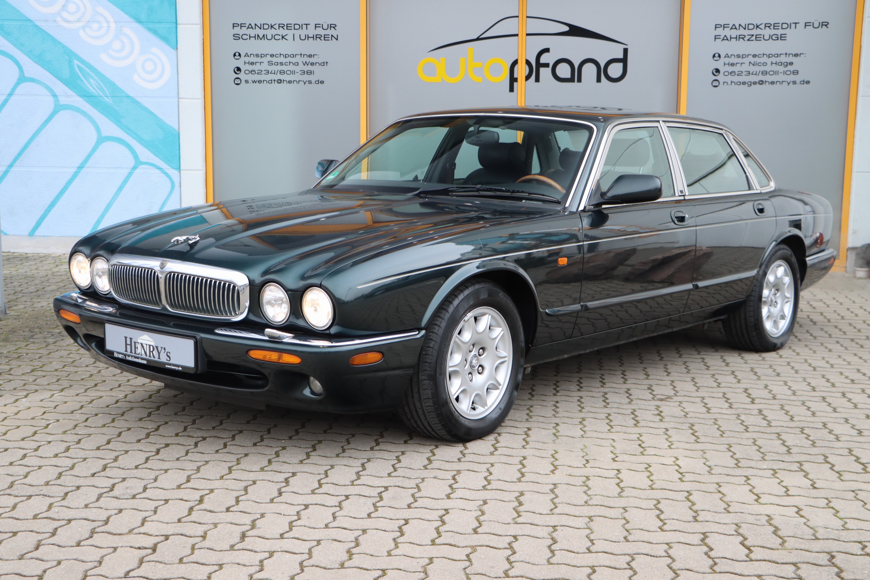 Detail d: Jaguar XJ 4.0 V8, EZ 09/1997, Fahrgestellnummer: SAJJHALD4CR812753, Laufleistung ca. 259.910 km abgelesen, 209 kW/284 PS, Automatikgetriebe, grün, ...