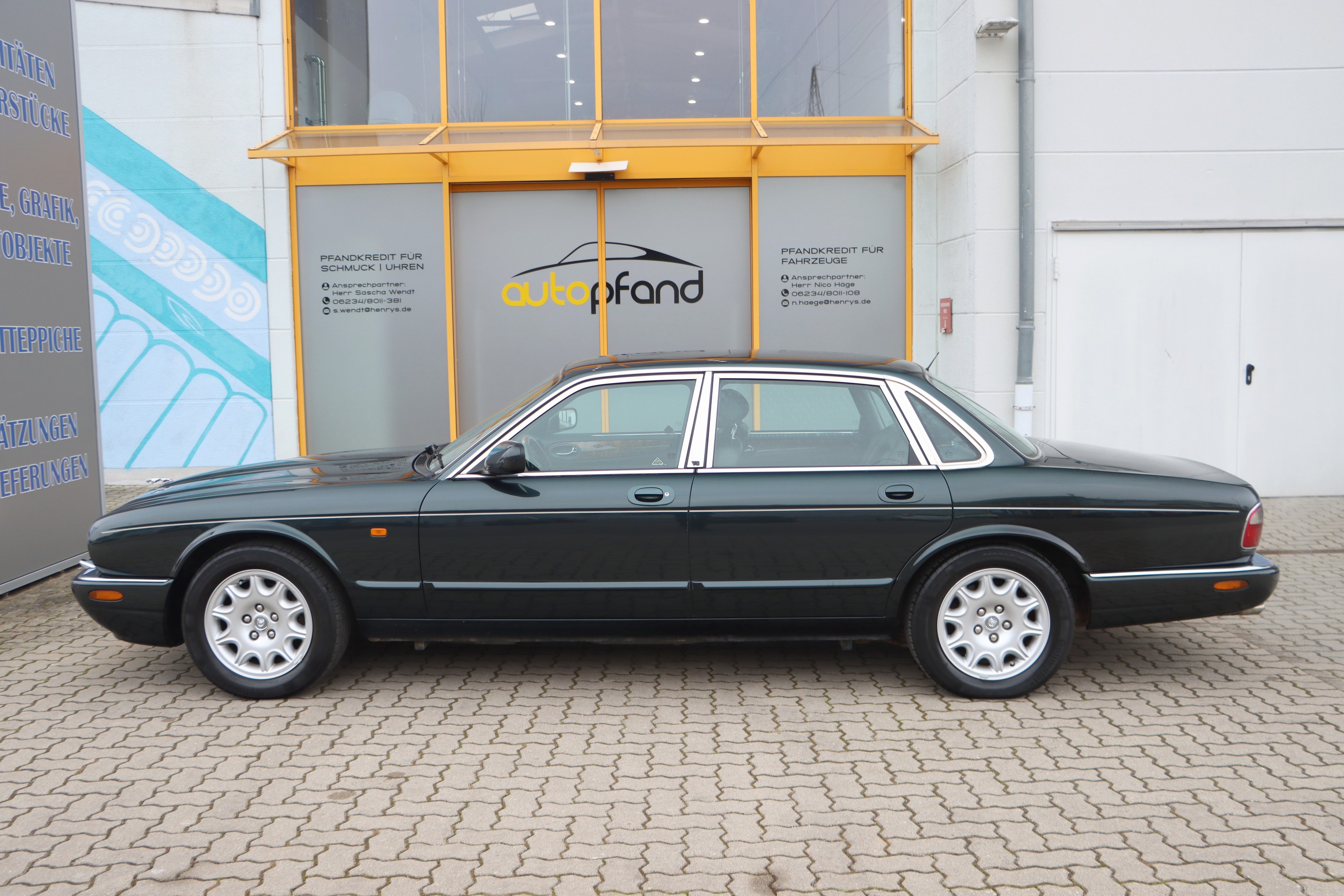 Detail e: Jaguar XJ 4.0 V8, EZ 09/1997, Fahrgestellnummer: SAJJHALD4CR812753, Laufleistung ca. 259.910 km abgelesen, 209 kW/284 PS, Automatikgetriebe, grün, ...