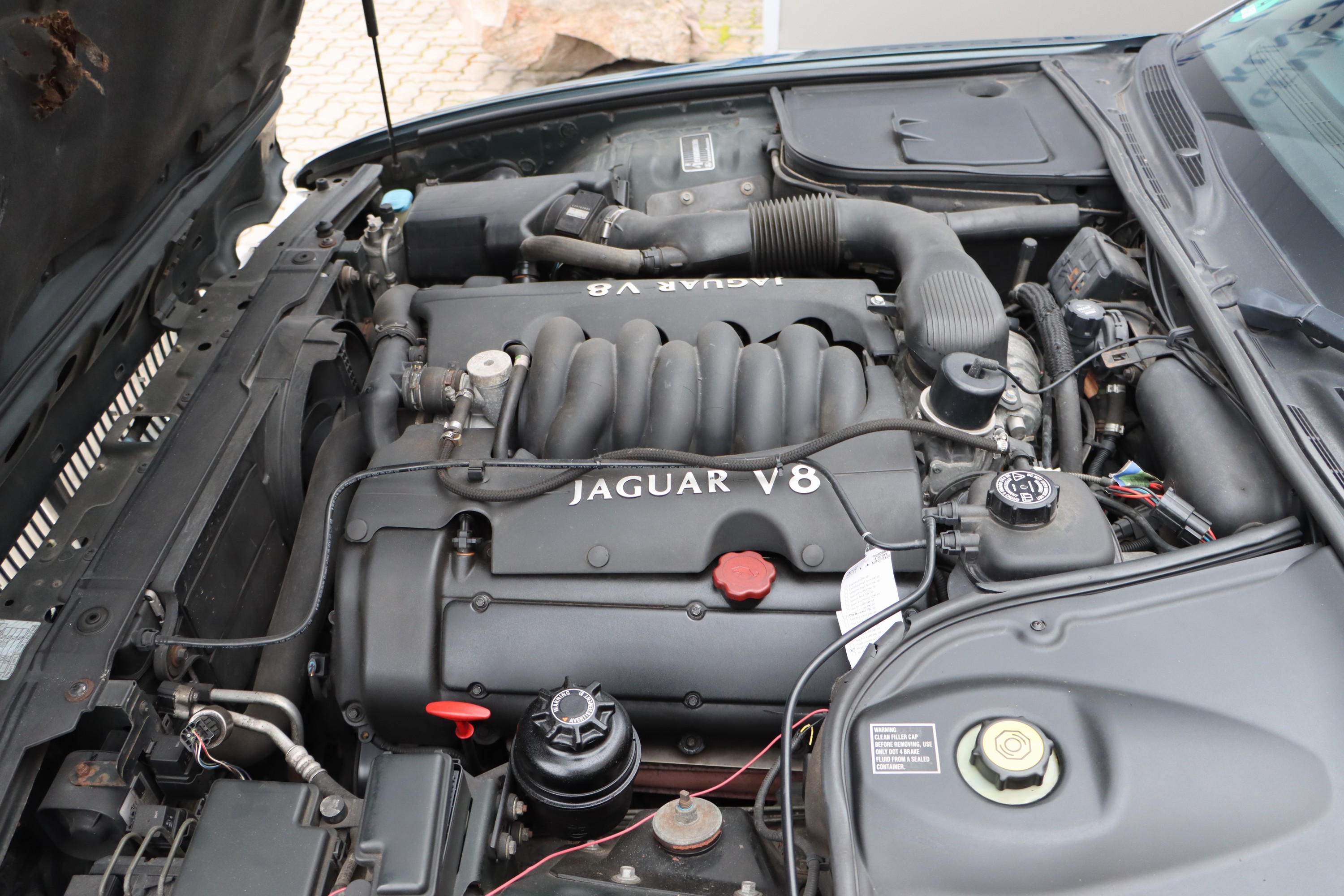 Detail l: Jaguar XJ 4.0 V8, EZ 09/1997, Fahrgestellnummer: SAJJHALD4CR812753, Laufleistung ca. 259.910 km abgelesen, 209 kW/284 PS, Automatikgetriebe, grün, ...