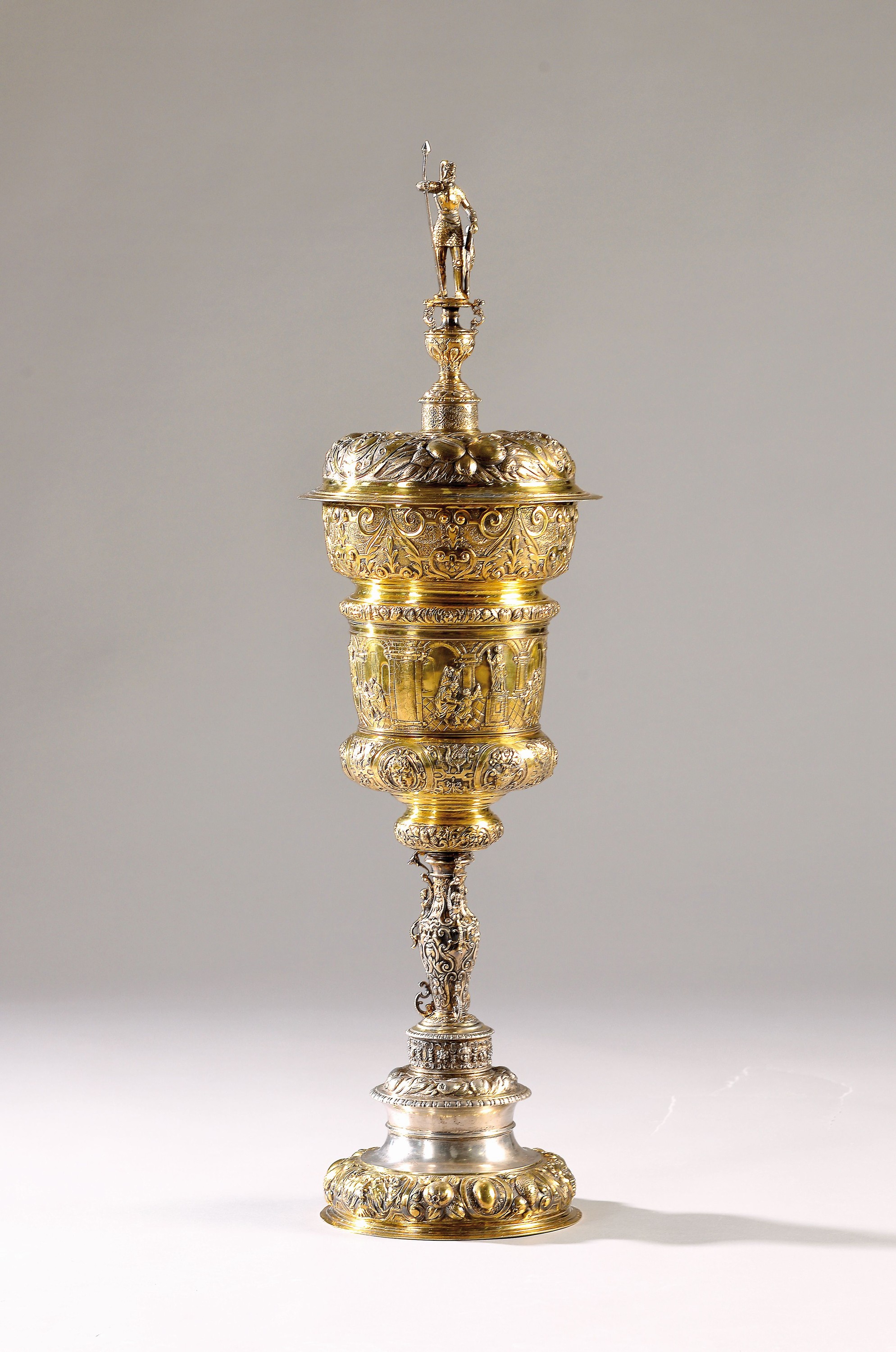 Großer Deckelpokal nach rheinischem Vorbild des 16.Jh., Neresheim, Hanau, um 1880/90, 13-lötiges Silber, teilvergoldet, innenvergoldet, getrieben, ...