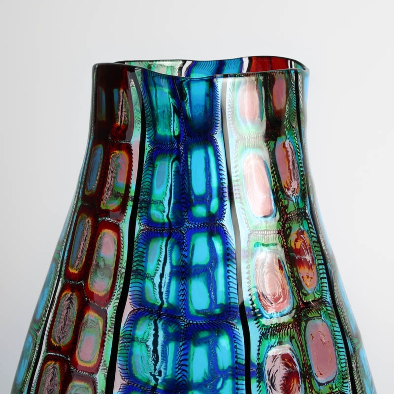 Detail c: Murrine-Glasvase, Adriano Dalla Valentina (geb. 1945), Murano, zusammengeschmolzene Murrinen und Canes in verschiedenen Farben, unsigniert, H. 30 cm