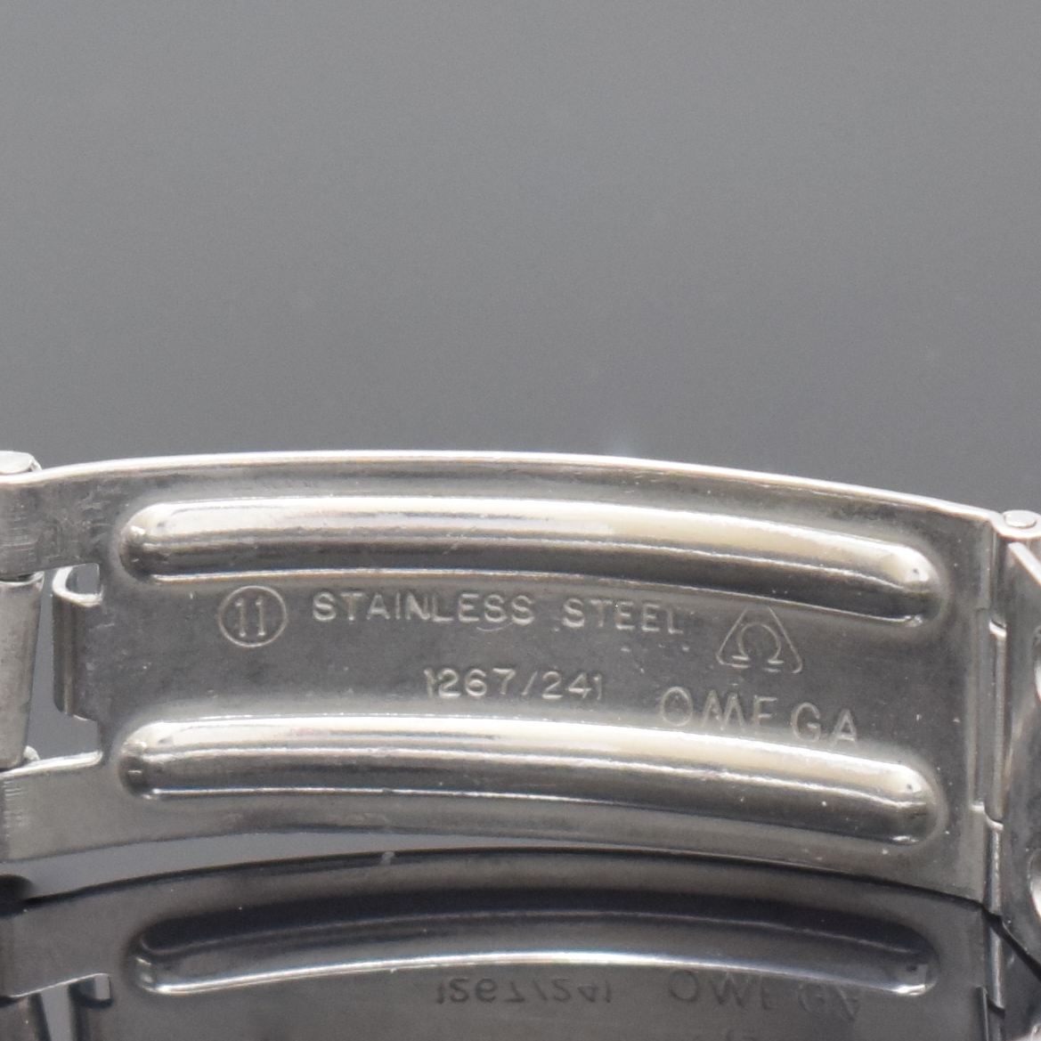 Detail e: OMEGA Seamaster "Mariner II" Armbanduhr Referenz 196.0050/396.0838, Schweiz um 1975, quarz, Edelstahlgeh. inkl. orig. Gliederband m. ...