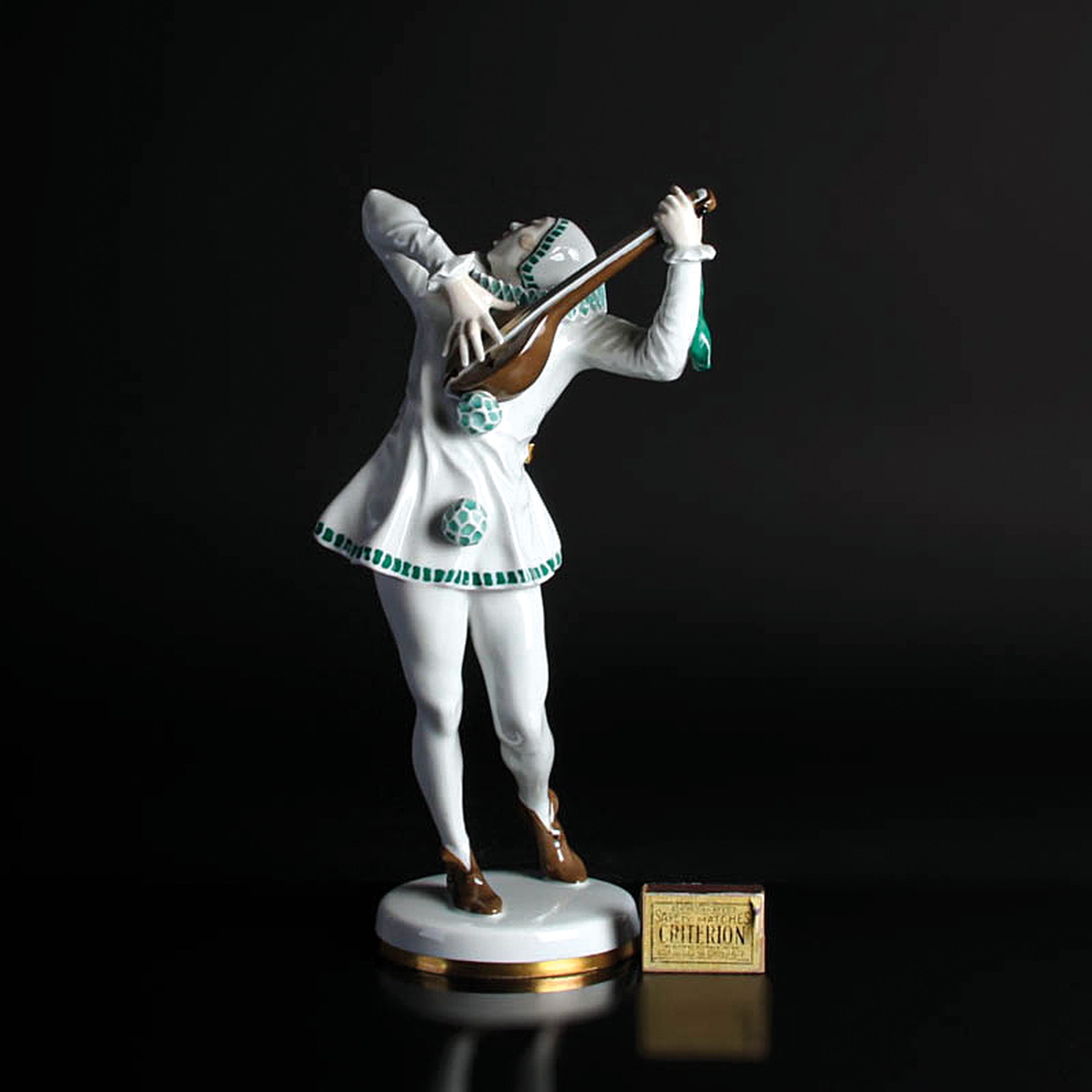 Detail a: Porzellanfigur "Serenade", Hutschenreuther, Abteilung für Kunst, Selb, Marke wohl 1930/40er-Jahre, Porzellan, farbig staffiert, H. 36 cm, ...