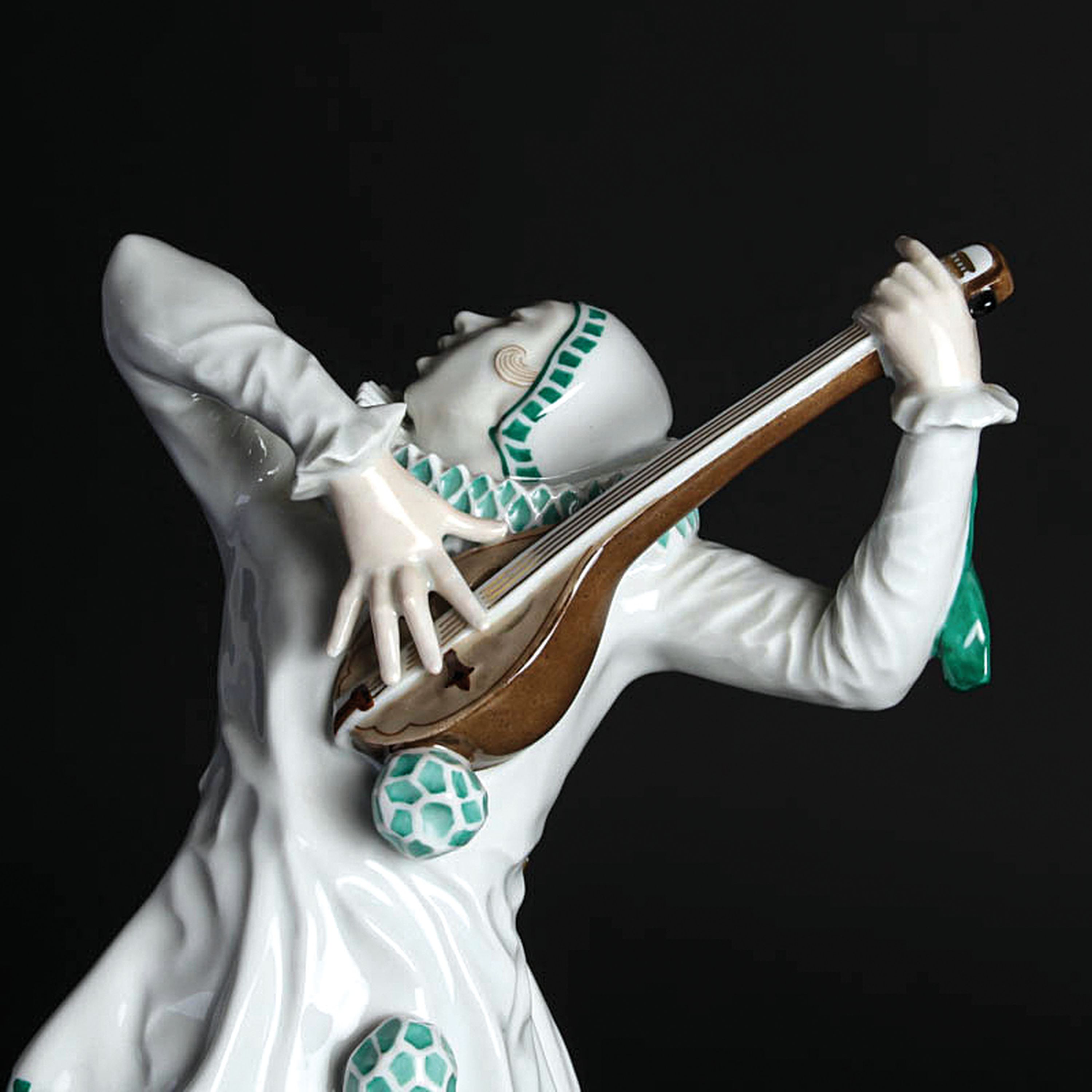 Detail b: Porzellanfigur "Serenade", Hutschenreuther, Abteilung für Kunst, Selb, Marke wohl 1930/40er-Jahre, Porzellan, farbig staffiert, H. 36 cm, ...