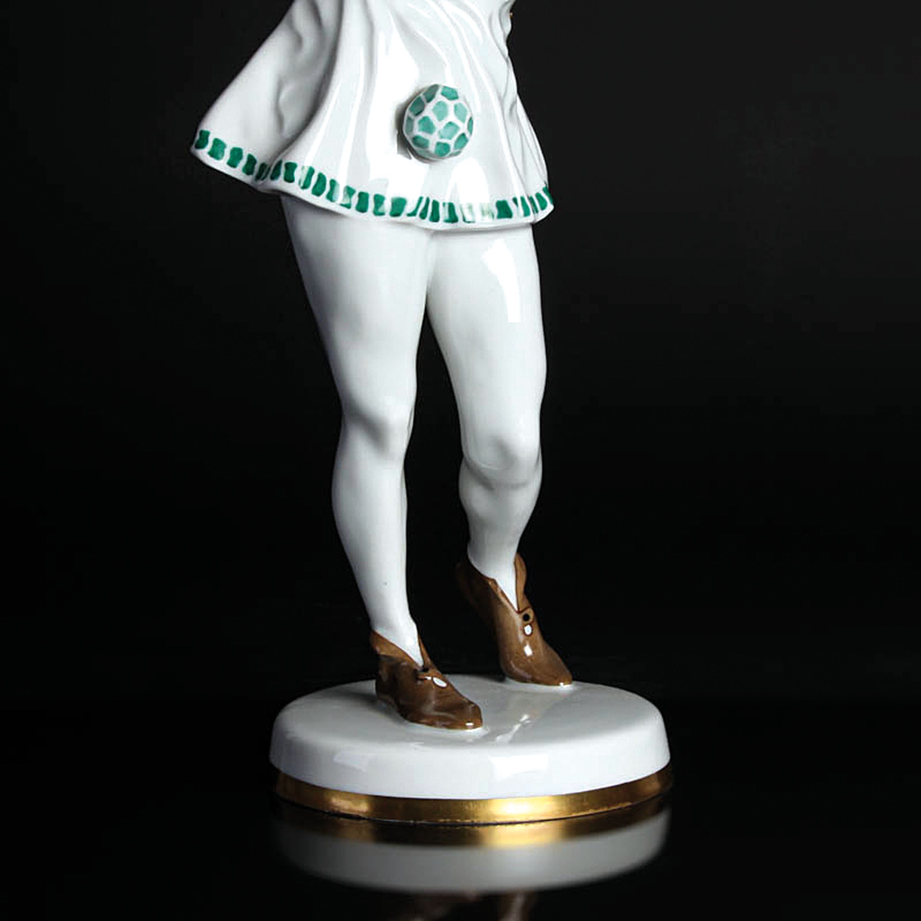 Detail c: Porzellanfigur "Serenade", Hutschenreuther, Abteilung für Kunst, Selb, Marke wohl 1930/40er-Jahre, Porzellan, farbig staffiert, H. 36 cm, ...