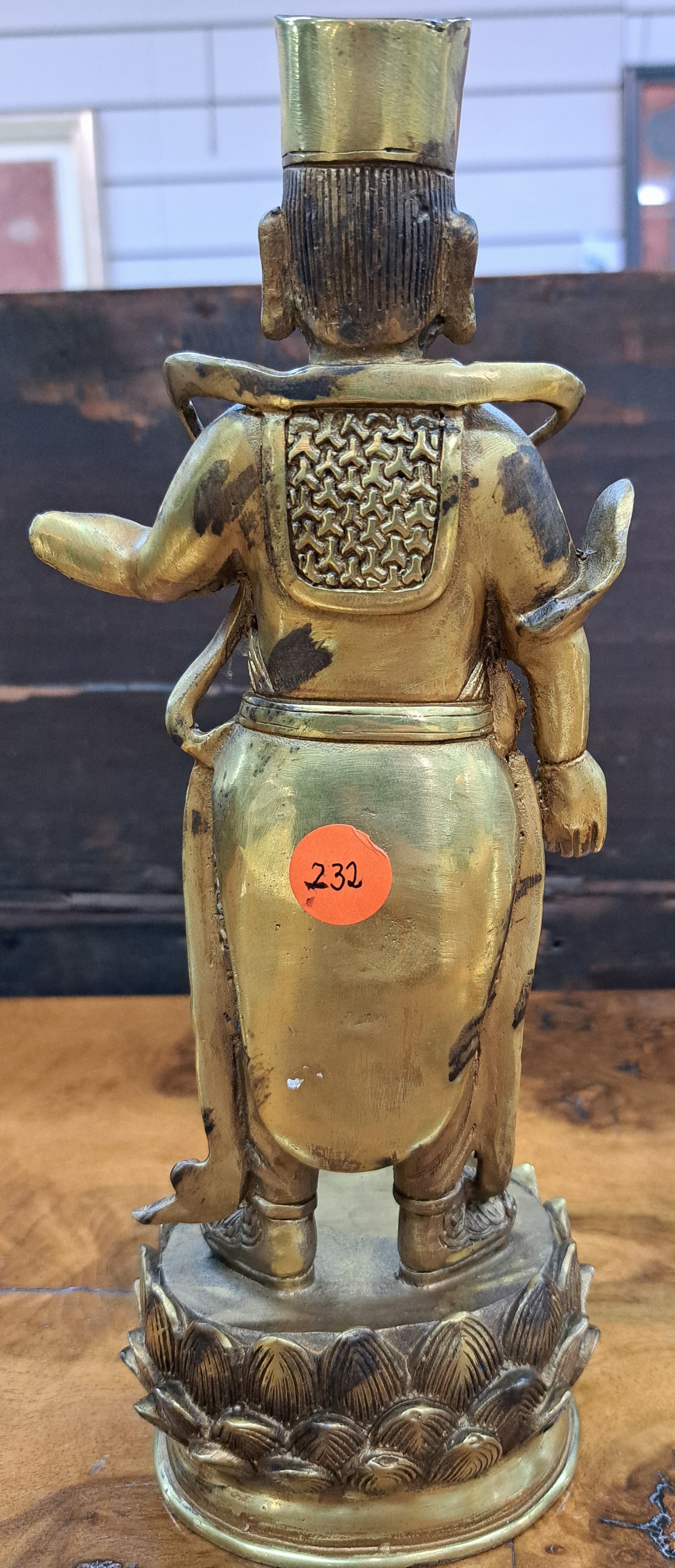 Detail d: Bronzefigur/Kriegsgott, China, Ende 20. Jh., Bronze, vergoldet, auf Lotussockel stehend, H. ca. 28 cm, ca. 1.2 kg