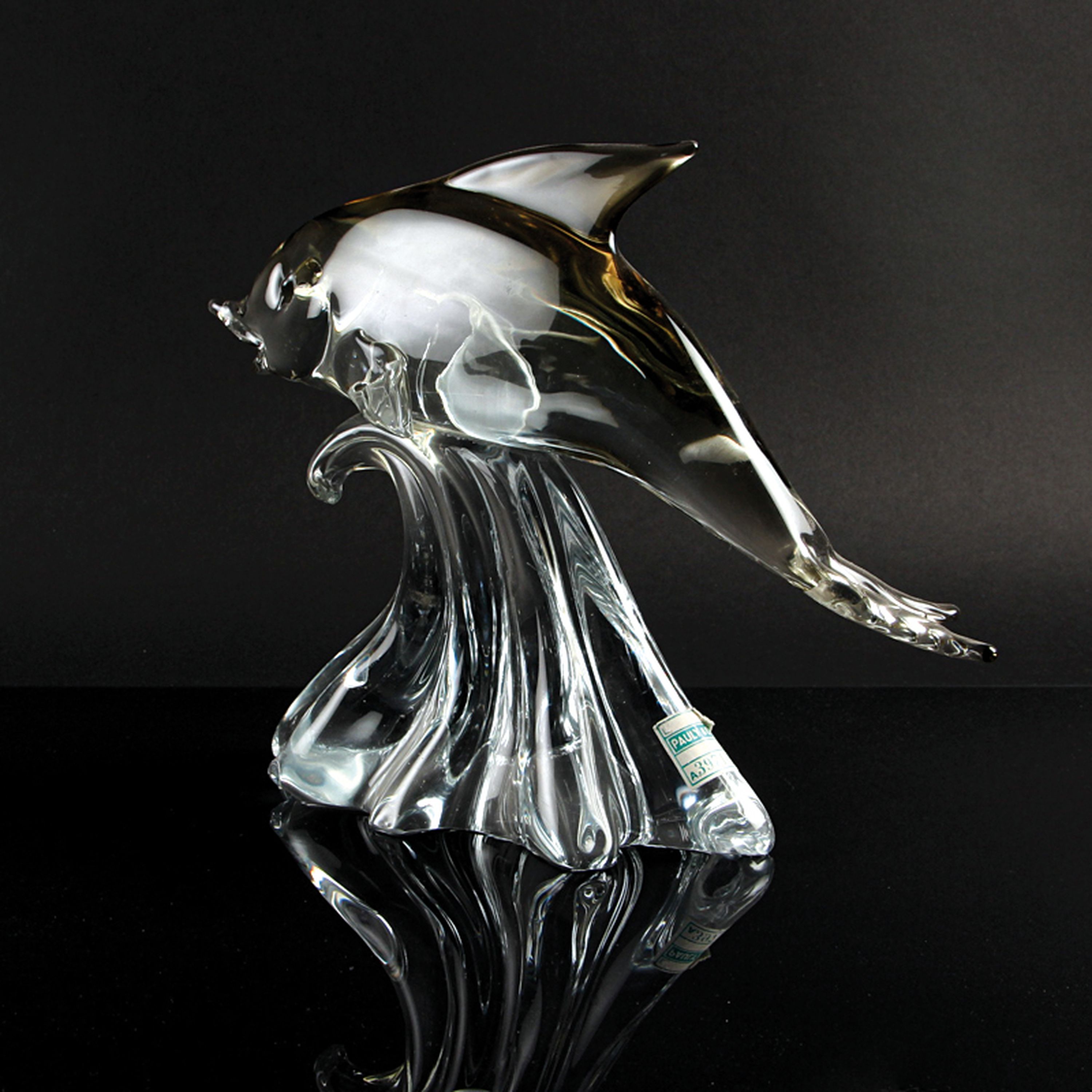Detail c: Drei Glasskulpturen Fische, Alfredo Barbini, Murano, farbloses Glas, partiell farbig getönt, je am Boden signiert, H. ca. 28 cm; Provenienz: ...