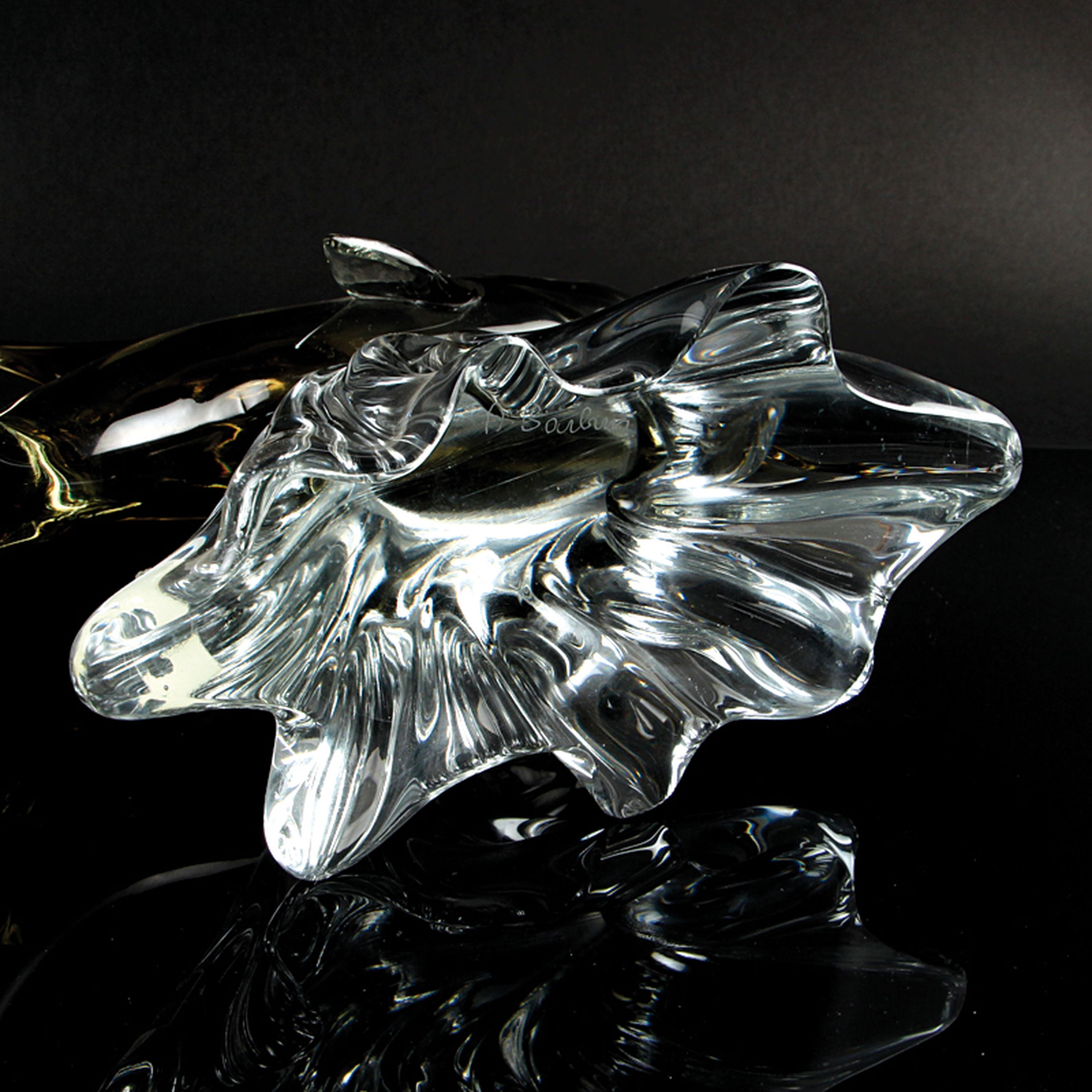 Detail e: Drei Glasskulpturen Fische, Alfredo Barbini, Murano, farbloses Glas, partiell farbig getönt, je am Boden signiert, H. ca. 28 cm; Provenienz: ...