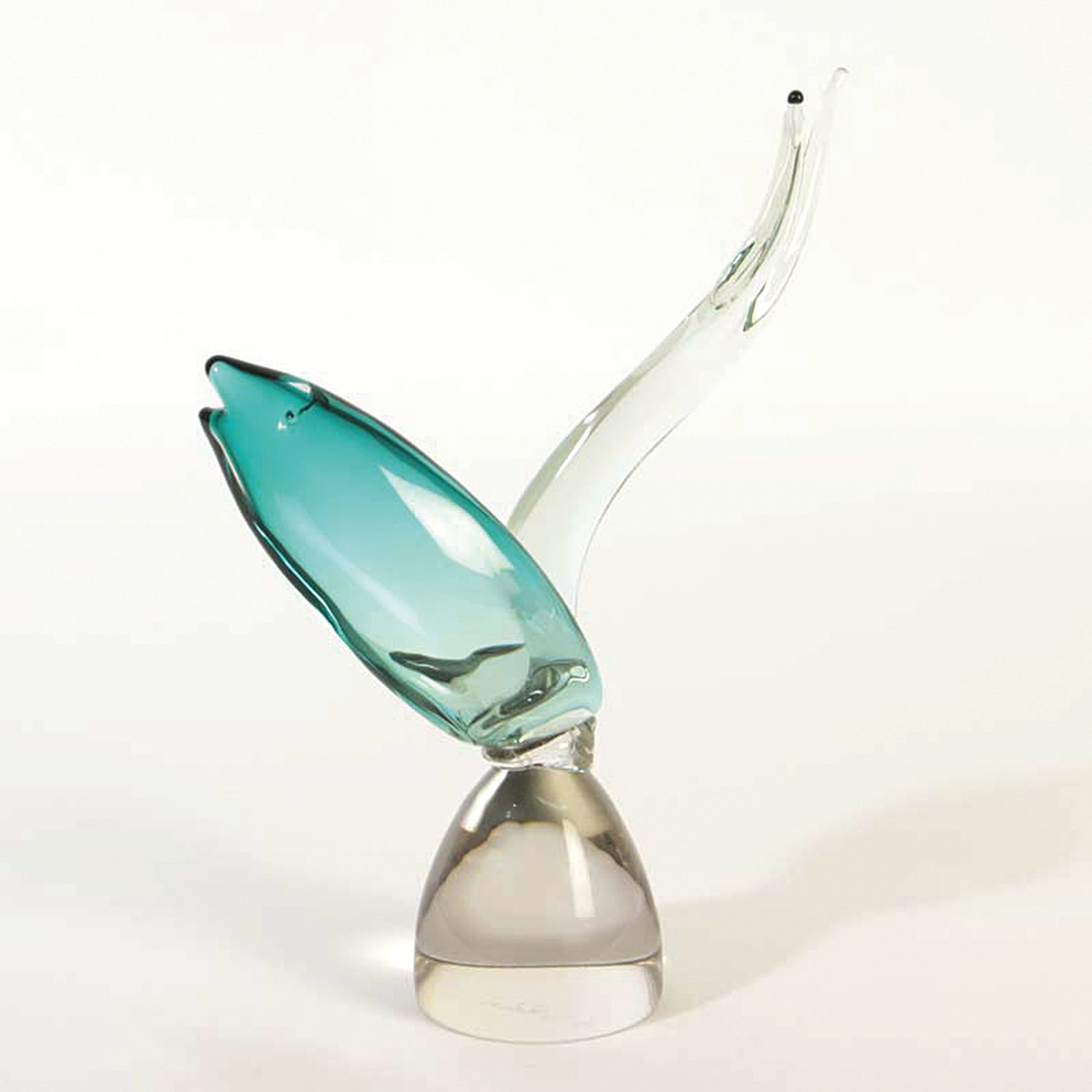 Detail k: Drei Glasskulpturen Fische, Alfredo Barbini, Murano, farbloses Glas, partiell farbig getönt, je am Boden signiert, H. ca. 28 cm; Provenienz: ...