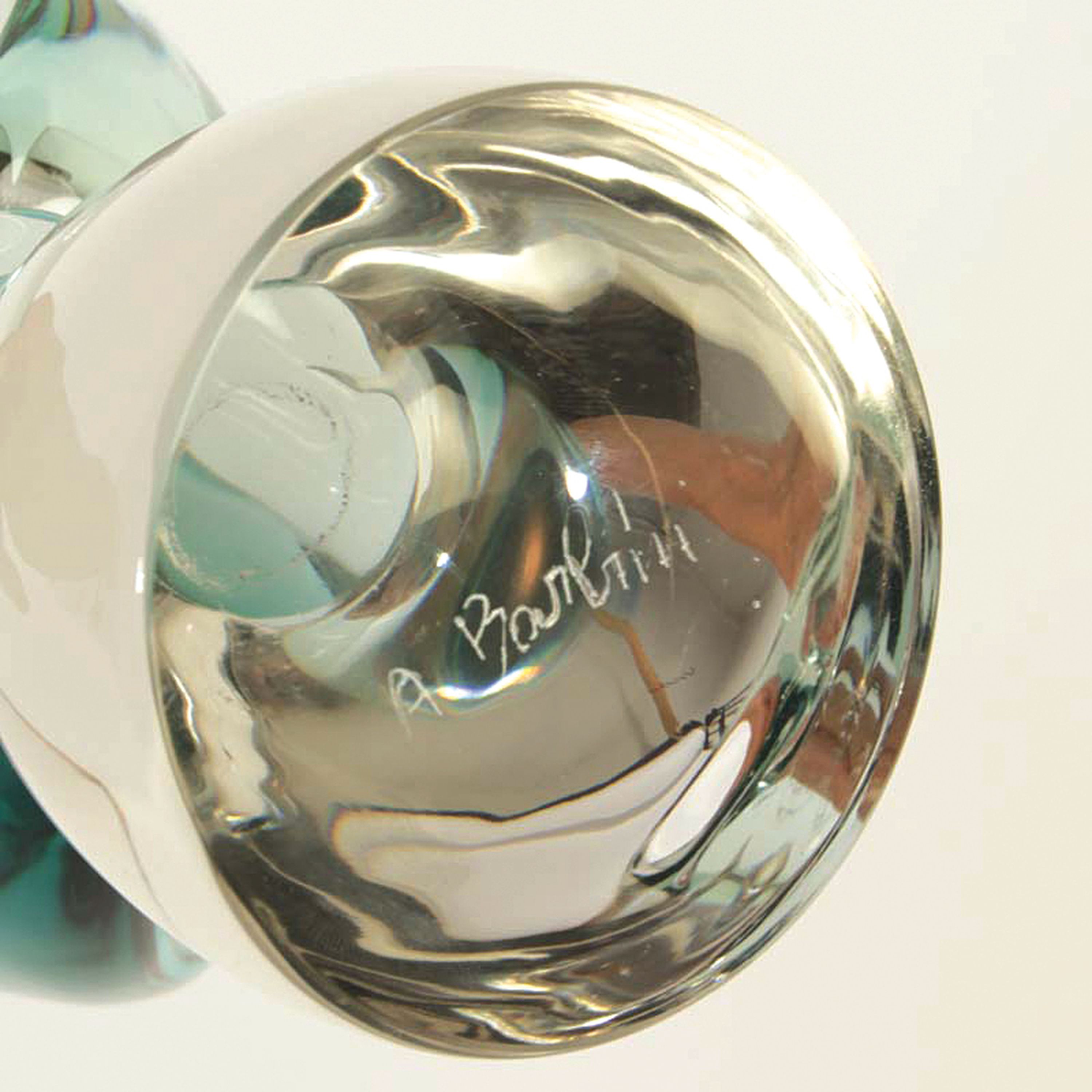 Detail l: Drei Glasskulpturen Fische, Alfredo Barbini, Murano, farbloses Glas, partiell farbig getönt, je am Boden signiert, H. ca. 28 cm; Provenienz: ...