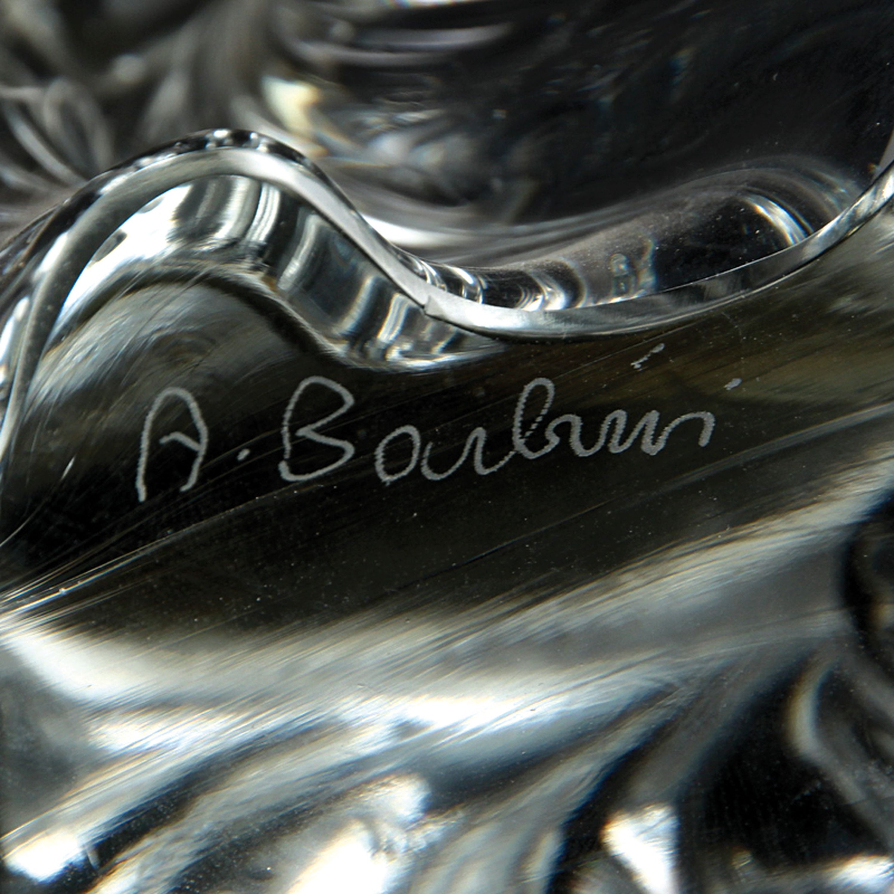 Detail p: Drei Glasskulpturen Fische, Alfredo Barbini, Murano, farbloses Glas, partiell farbig getönt, je am Boden signiert, H. ca. 28 cm; Provenienz: ...