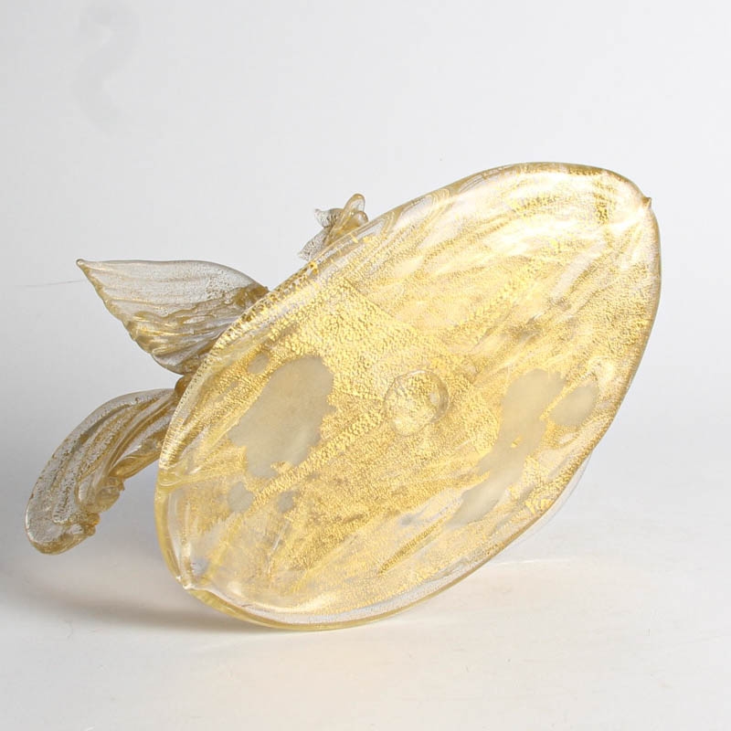 Detail g: Glasskulptur Hähne, Ermanno Nason für Cenedese, Murano, 1963-72, farbloses Glas, dichte Goldaufpuderung, Paar kämpfende Hähne, H. 20 cm